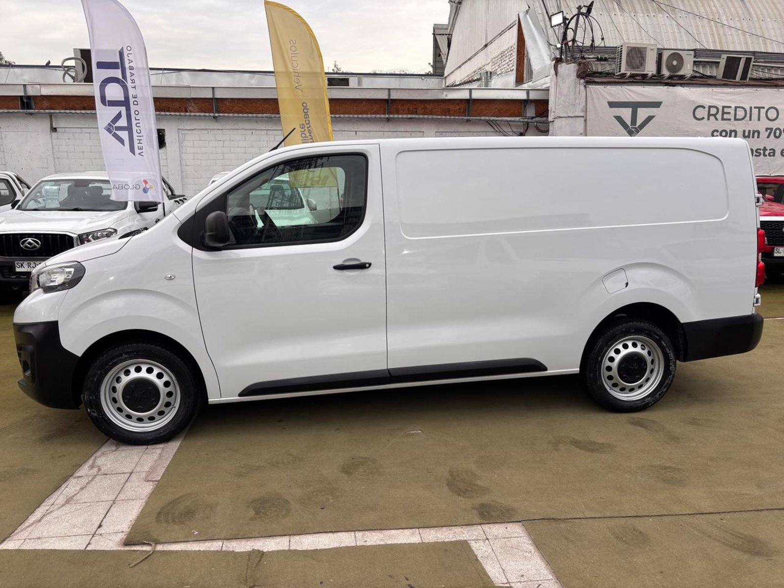 Peugeot EXPERT Premium Long 2.0 HDi 2023 - Imagen 5 de 10