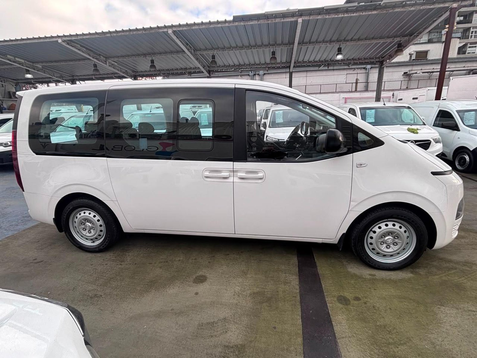 Hyundai Staria Premium 2.2 CRDi 2023 - Foto 4 de 10
