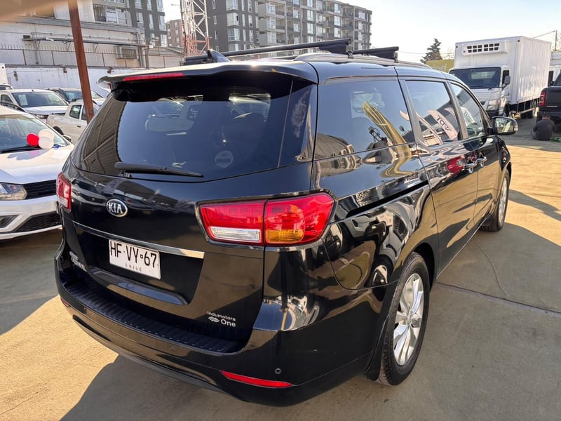 Kia Grand Carnival GLS 3.3 V6 2015 - Imagen 8 de 10