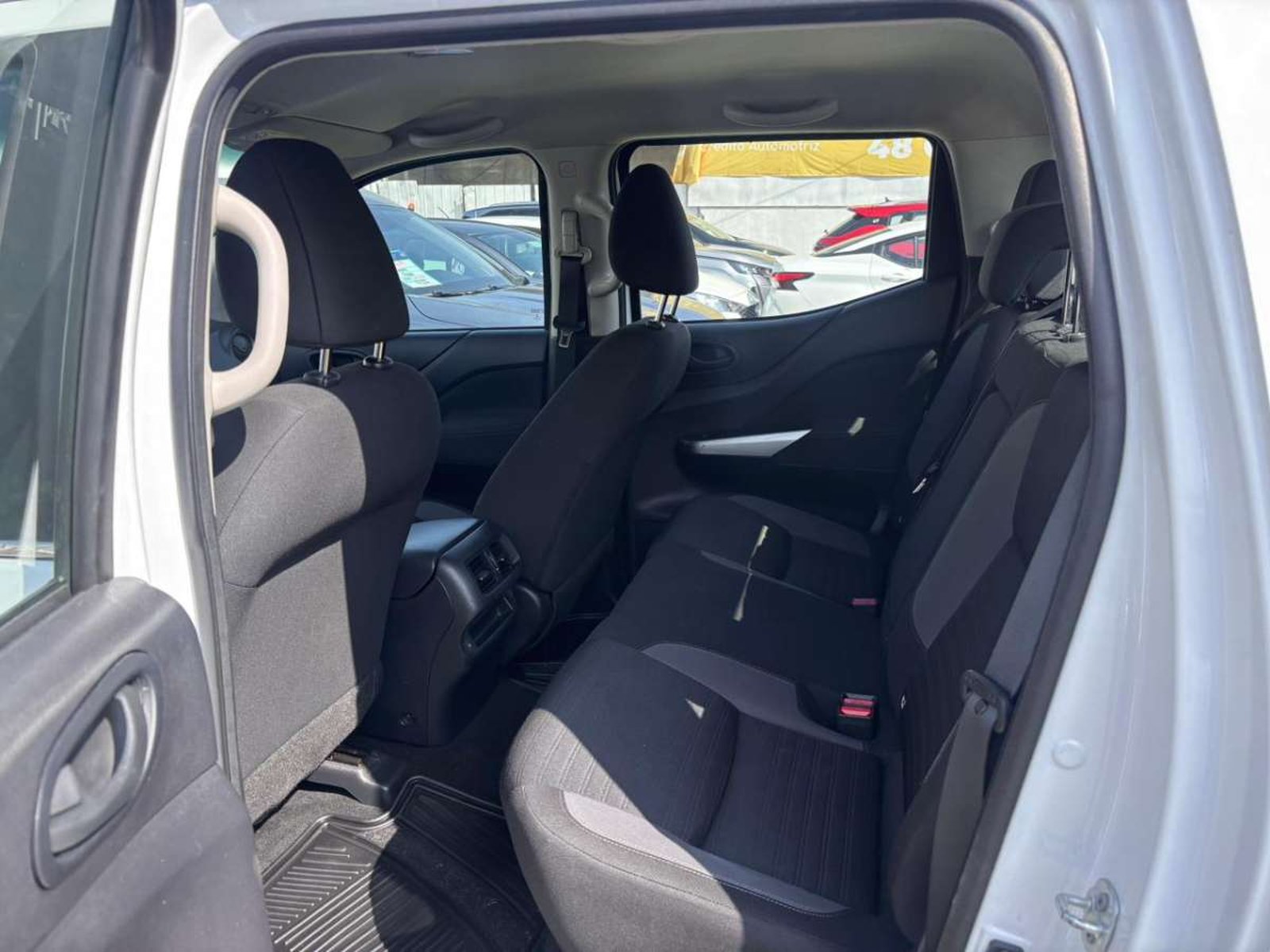 Nissan NAVARA D CAB MT 4X4 2.3 2022 - Imagen 9 de 10