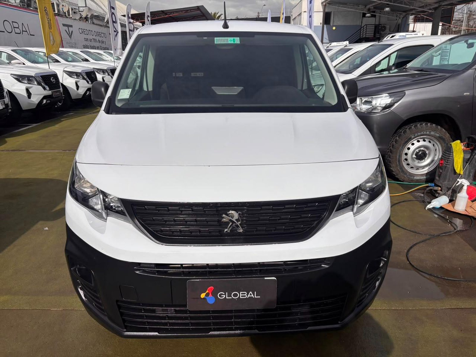 Peugeot PARTNER 2023 - Foto 2 de 10