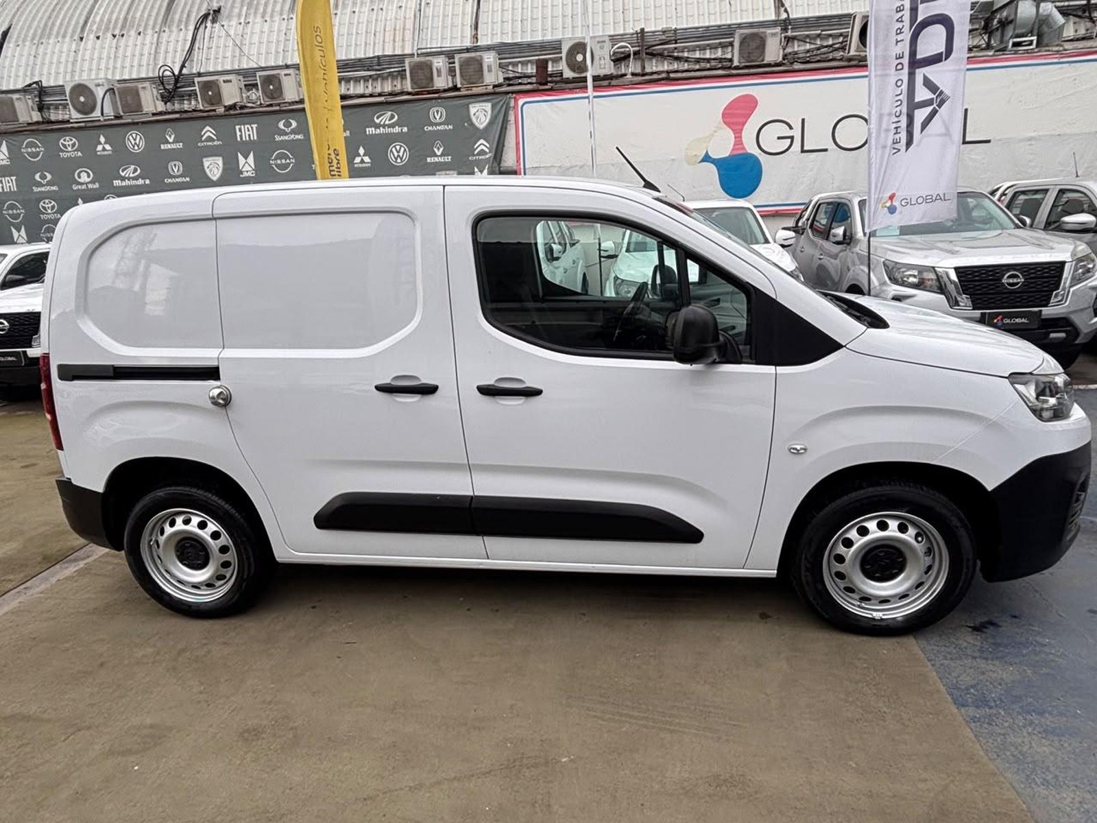 Citroën BERLINGO K9 1.6 2023 - Foto 4 de 10