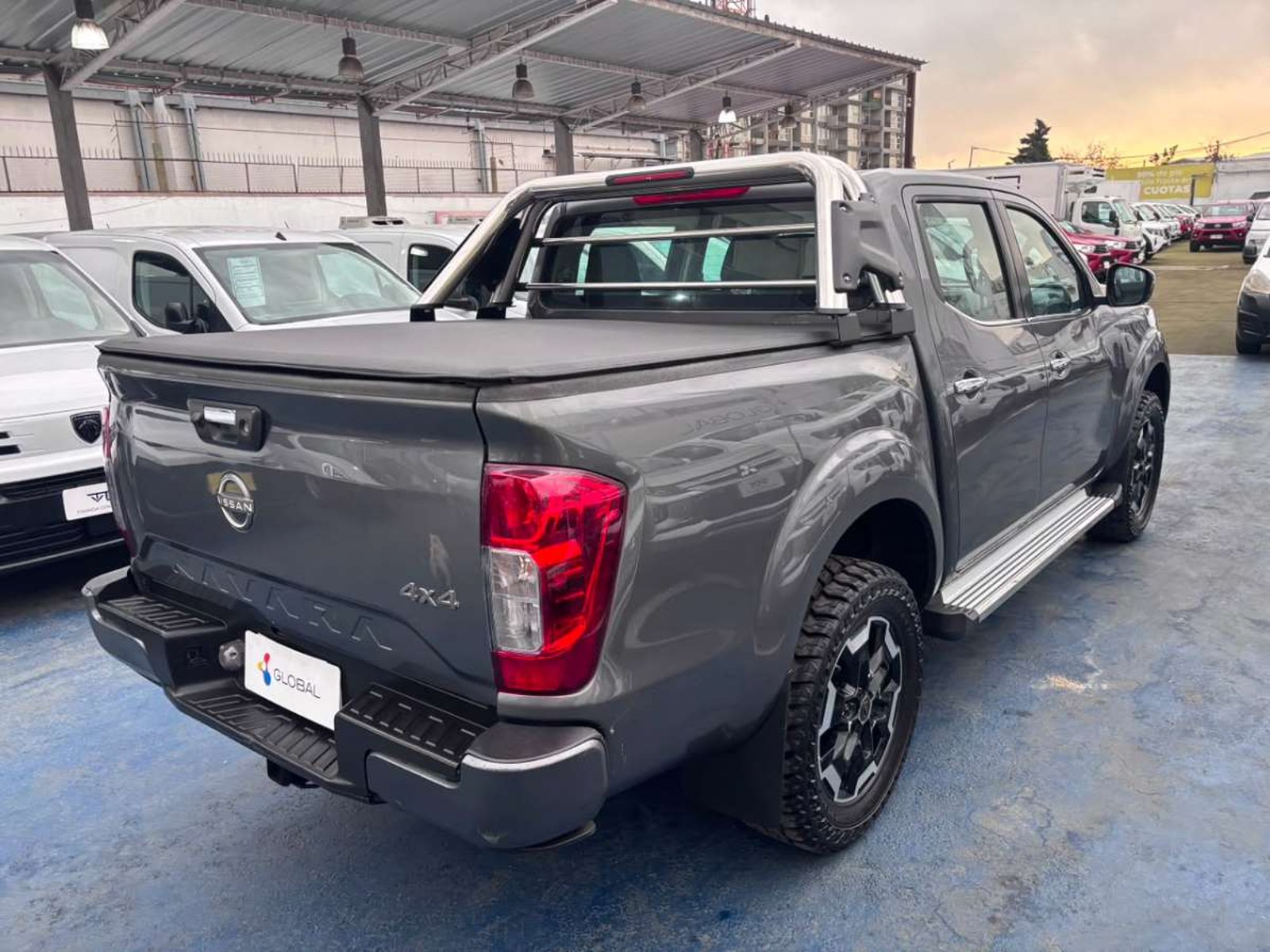 Nissan NAVARA D CAB MT 4X4 2.3 xe 4x4 2023 - Imagen 8 de 10