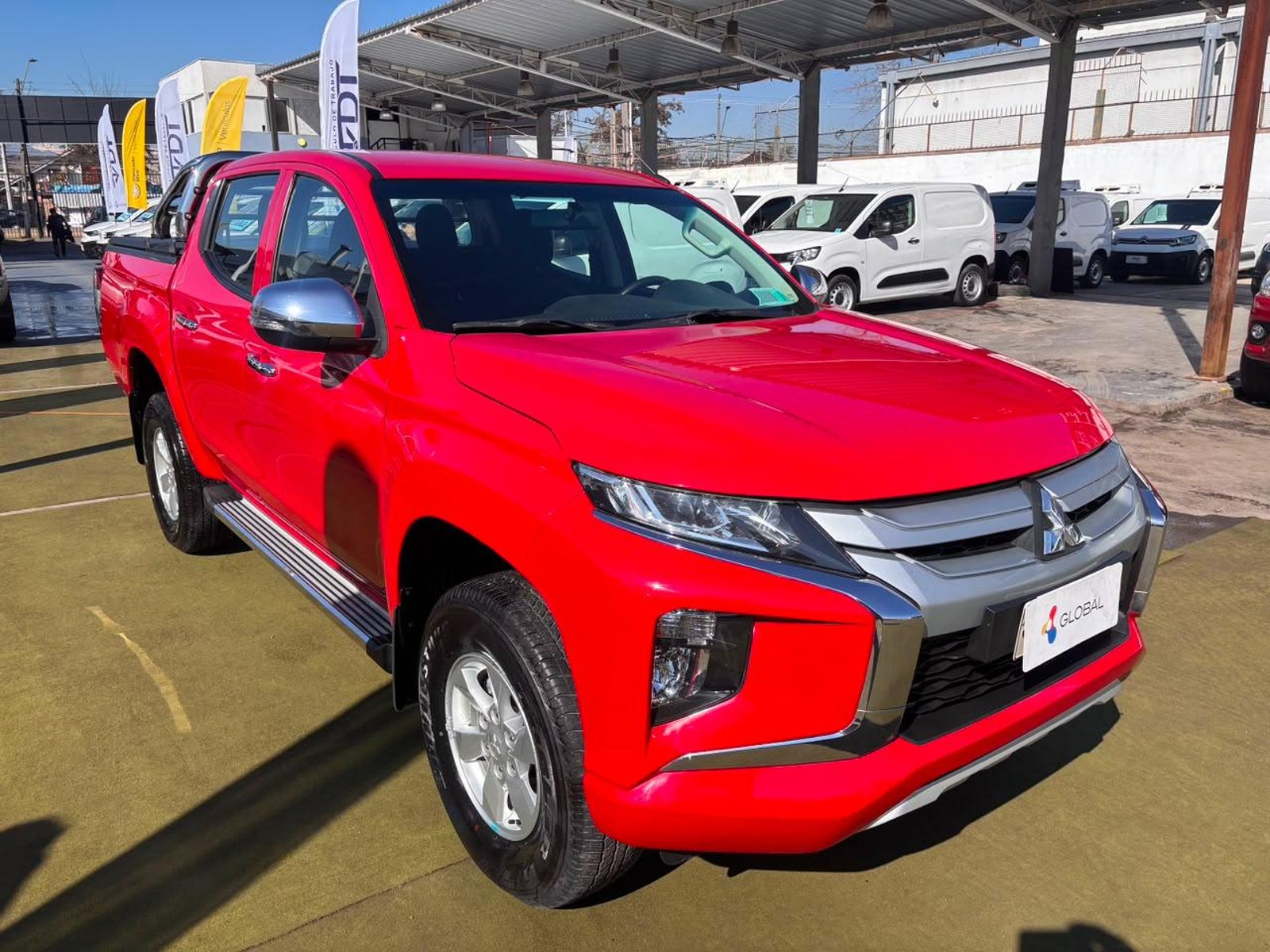 Mitsubishi L200 Katana 2.4 4x4 MT 2023 - Foto 3 de 10
