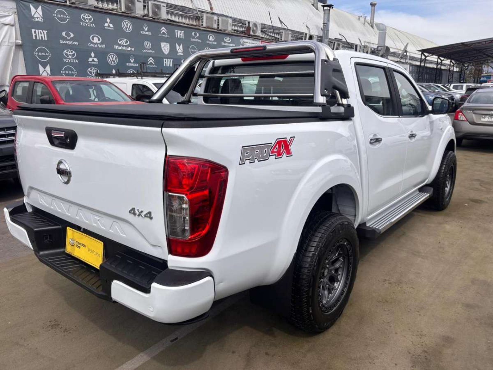 Nissan NAVARA D CAB MT 4X4 2.3 2023 - Imagen 8 de 10