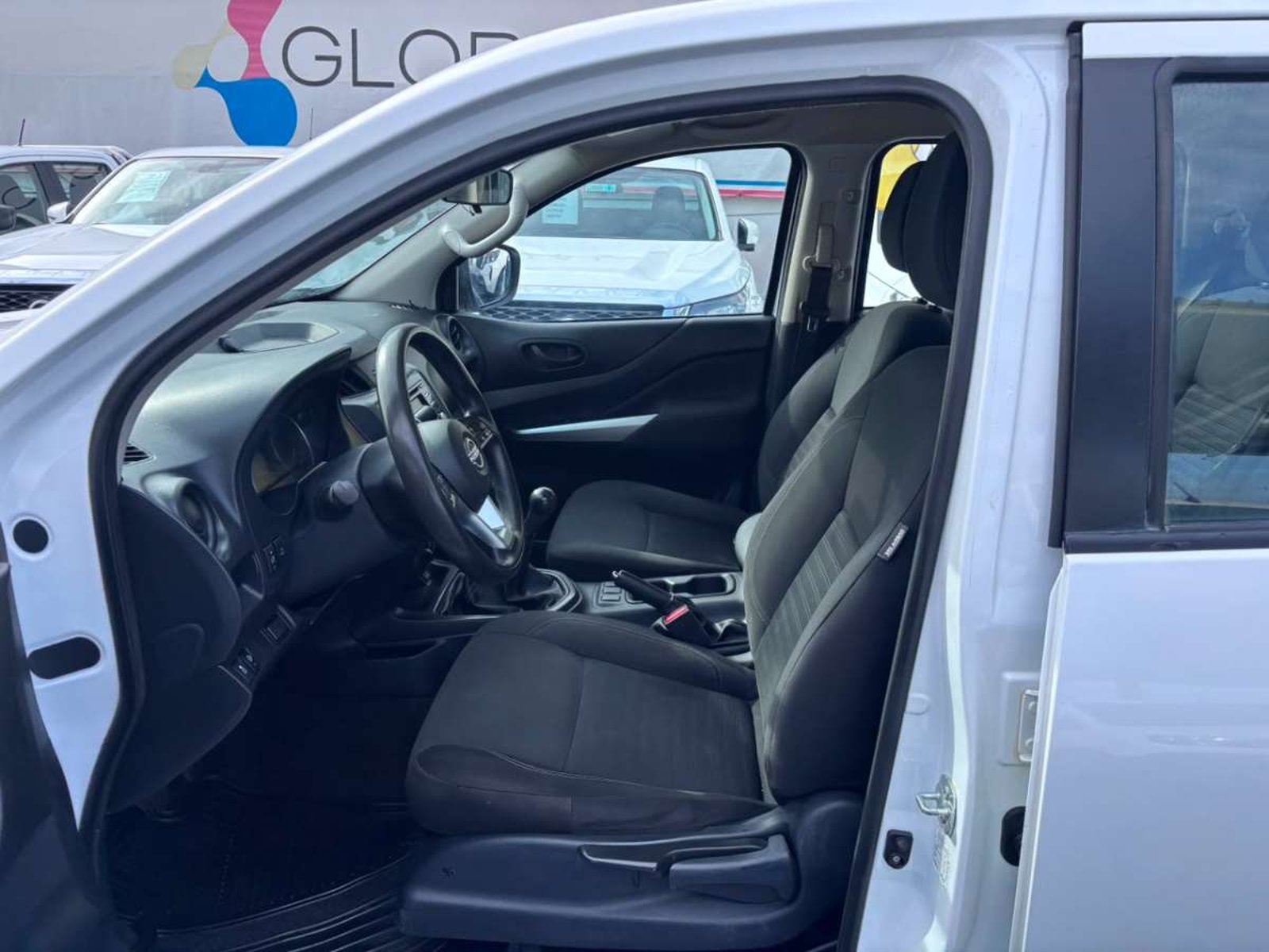 Nissan NAVARA D CAB MT 4X4 2.3 SE 4X4 2023 - Imagen 10 de 10