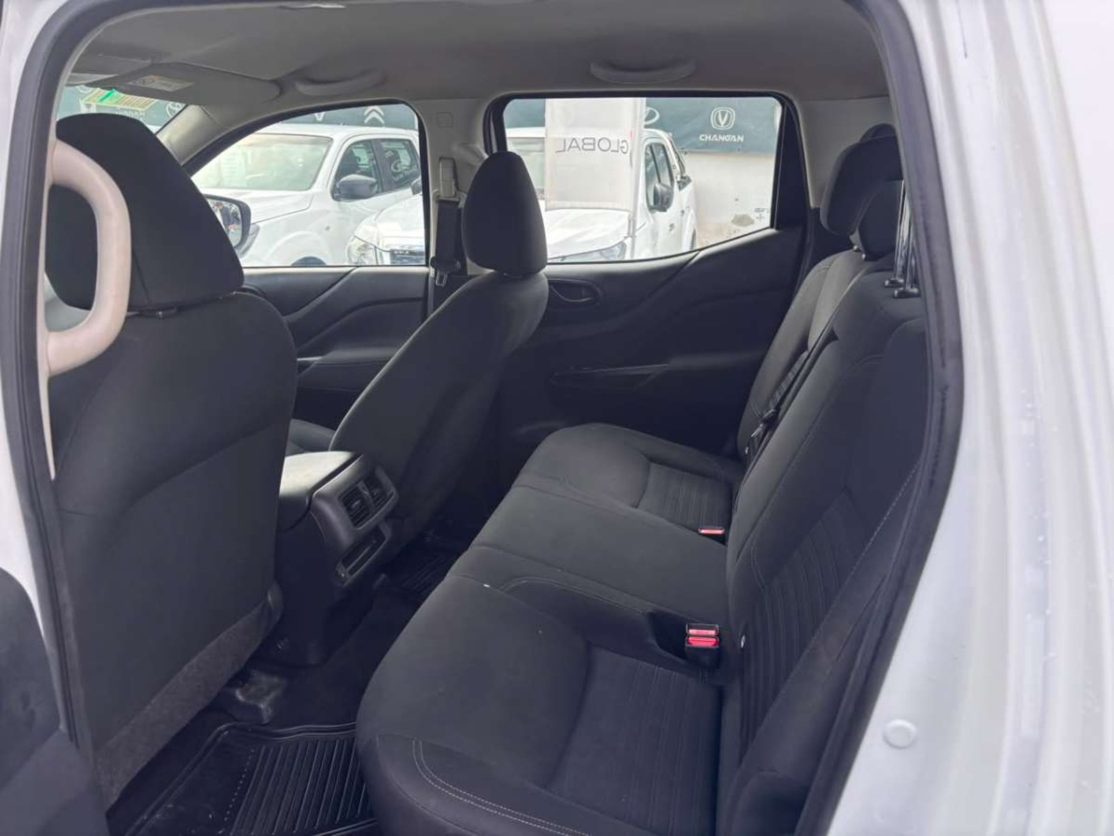 Nissan NAVARA SE 4X4 2.3 2023 - Imagen 9 de 10