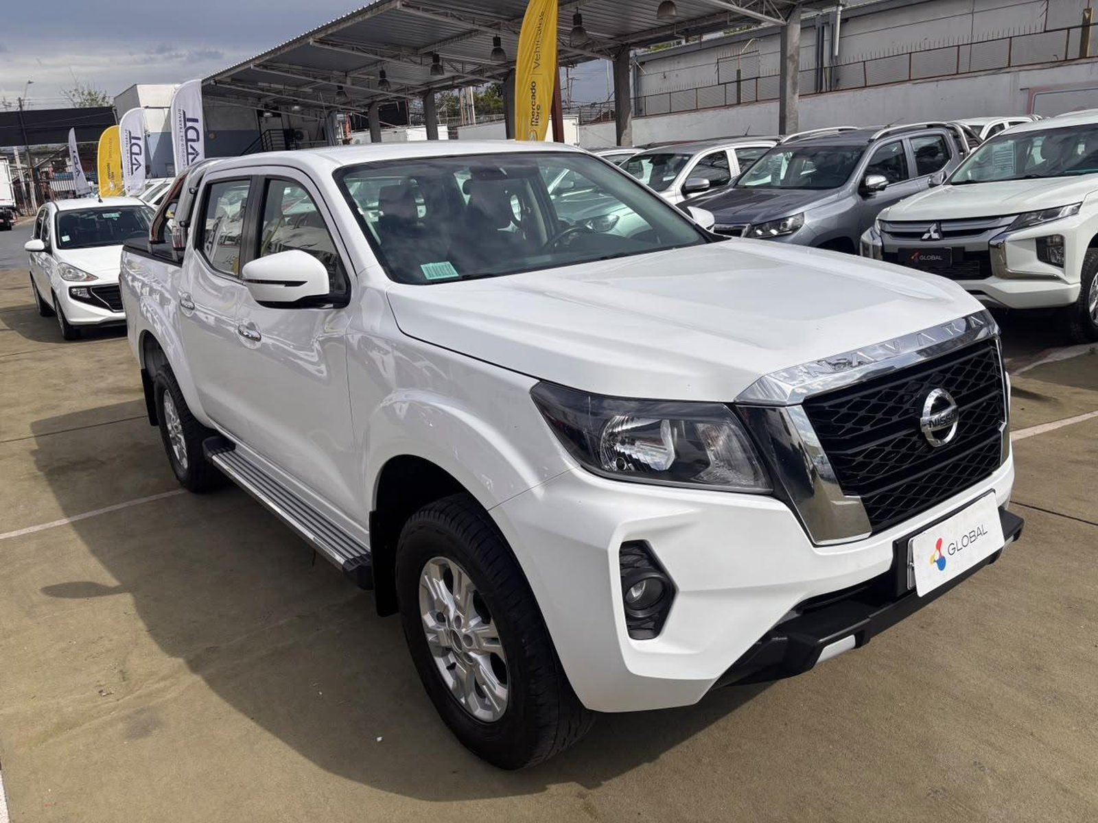 Nissan NAVARA XE 4X4 2.3 2022 - Foto 3 de 10