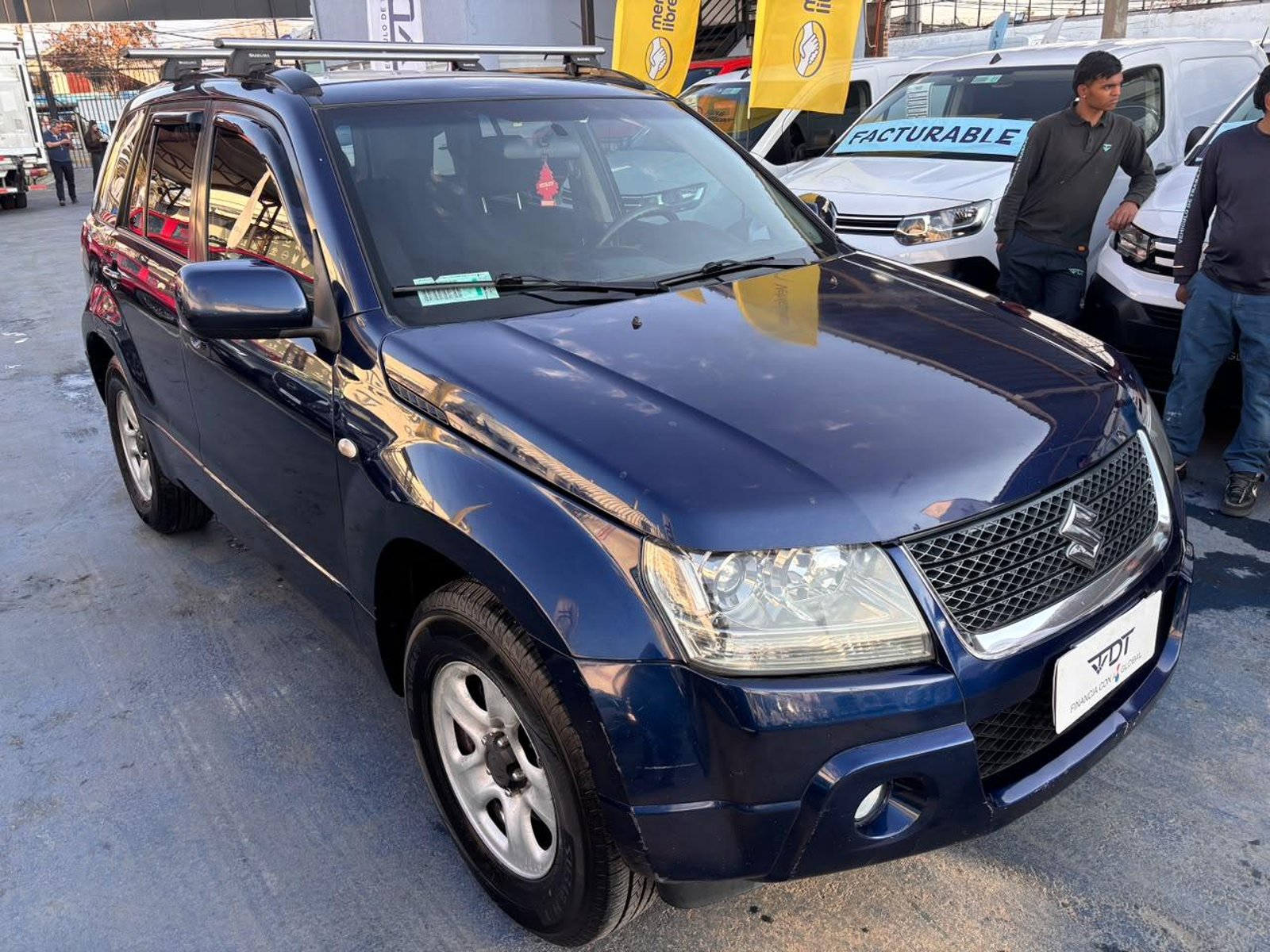 Suzuki GRAND NOMADE GLX 2.0 2011 - Imagen 3 de 10