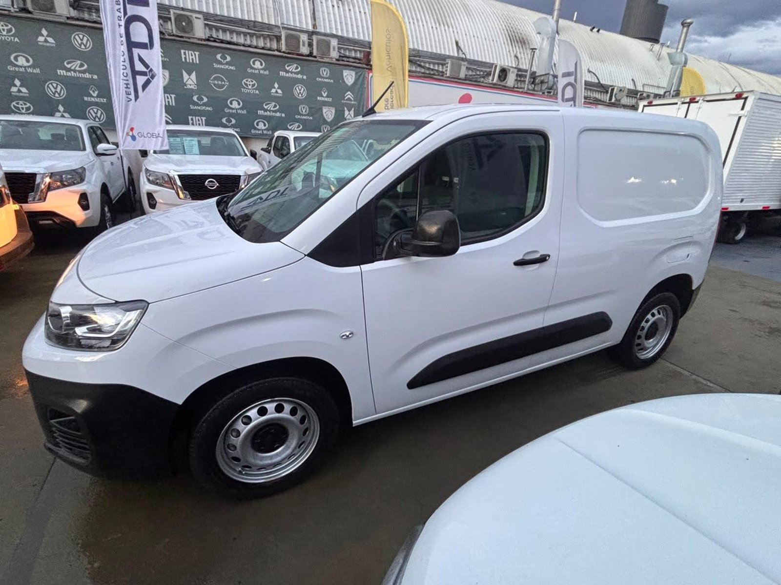 Citroën BERLINGO BLUEHDI 1.5 2024 - Imagen 4 de 10
