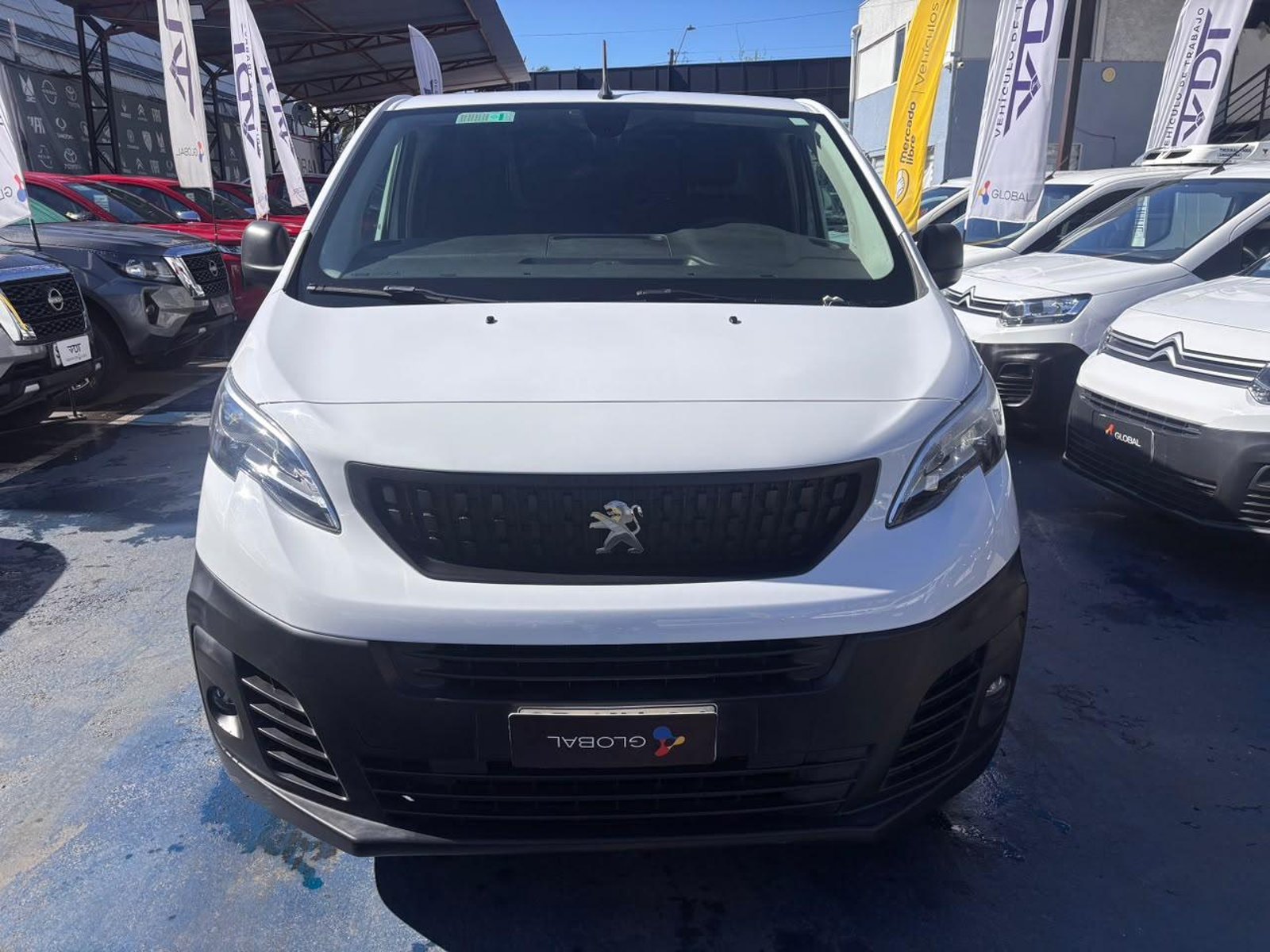 Peugeot EXPERT Premium Long 2.0 HDi 2023 - Foto 2 de 10