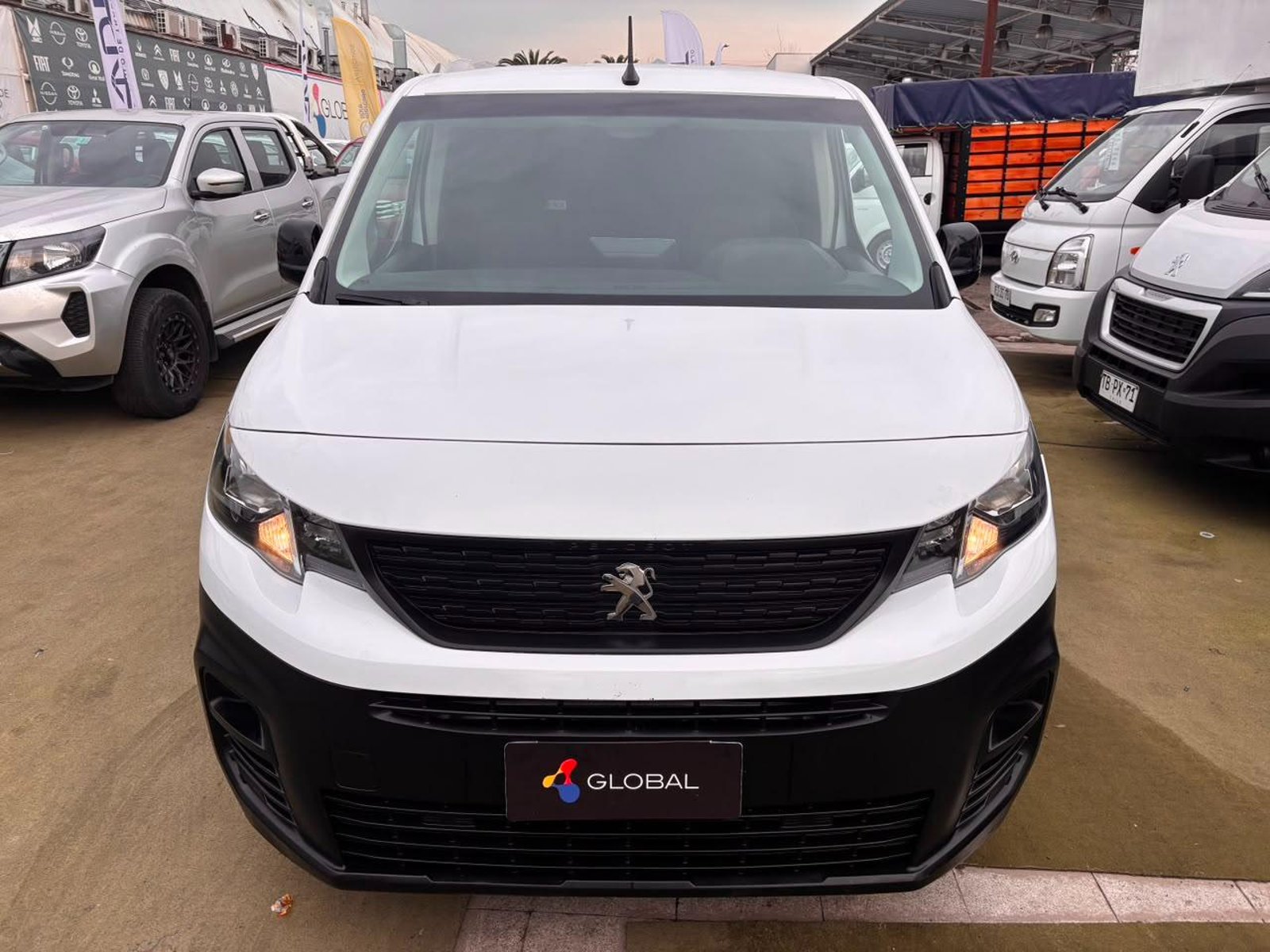 Peugeot PARTNER HDI 92 L2 1.6 L2 1.6 Diesel 2023 - Foto 2 de 10