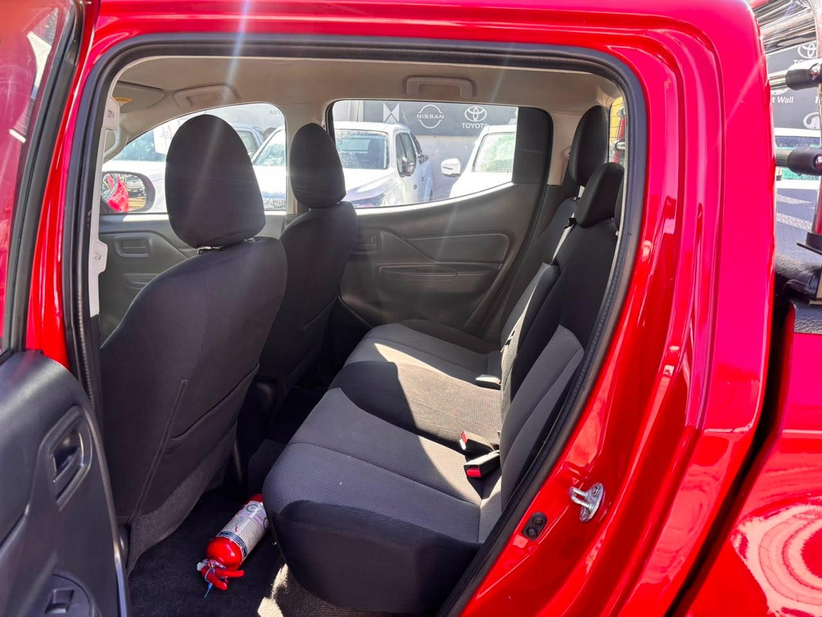 Mitsubishi L200 Katana 2.4 4x4 MT 2023 - Imagen 8 de 10
