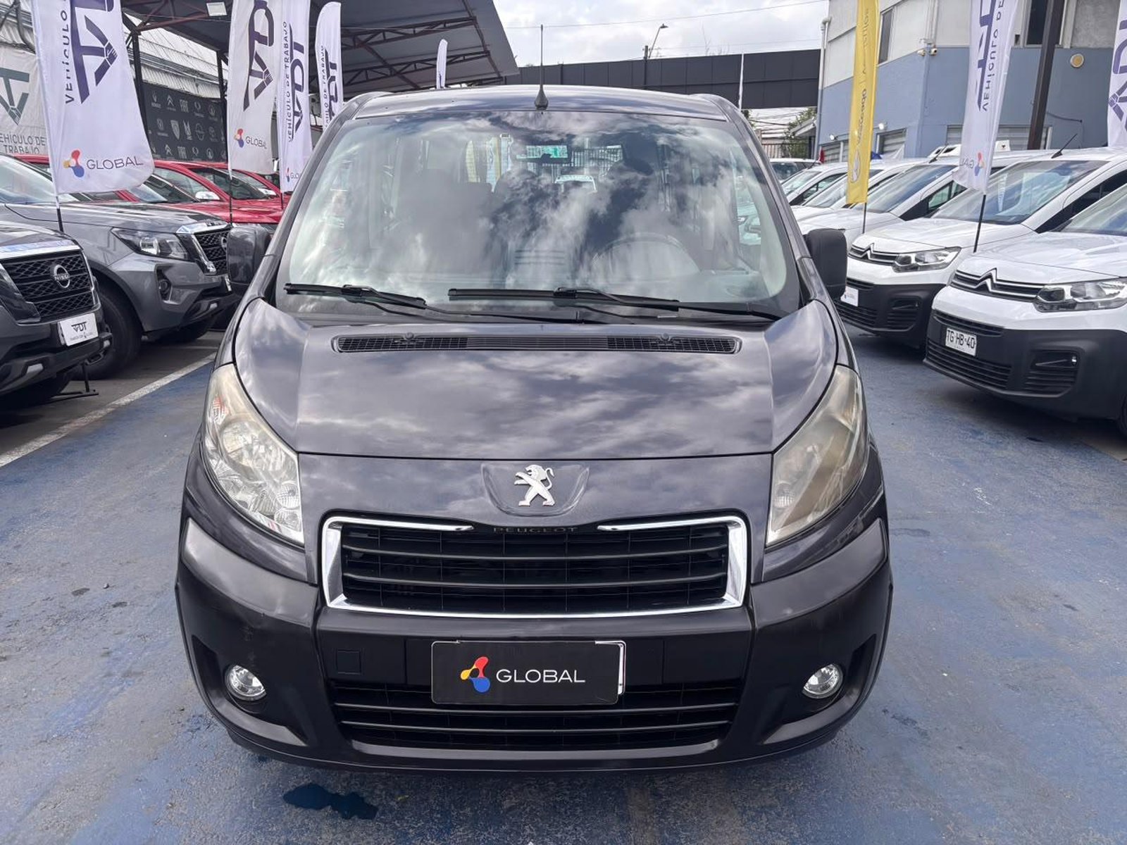 Peugeot EXPERT BLUE HDI 145 2.0 2017 - Foto 2 de 10