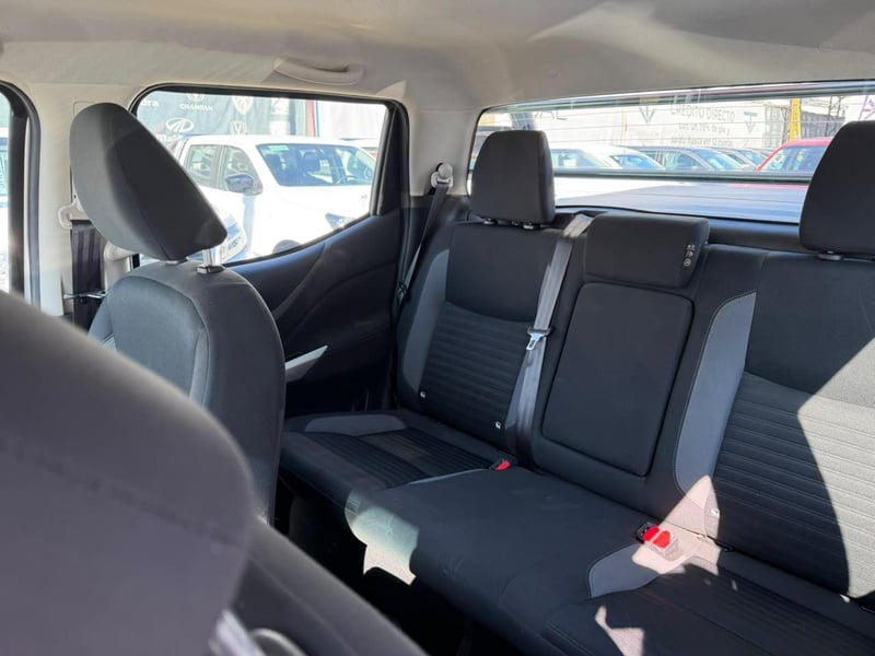 Nissan NAVARA XE 4X4 AT 2.3 DIESEL 2024 - Imagen 9 de 10