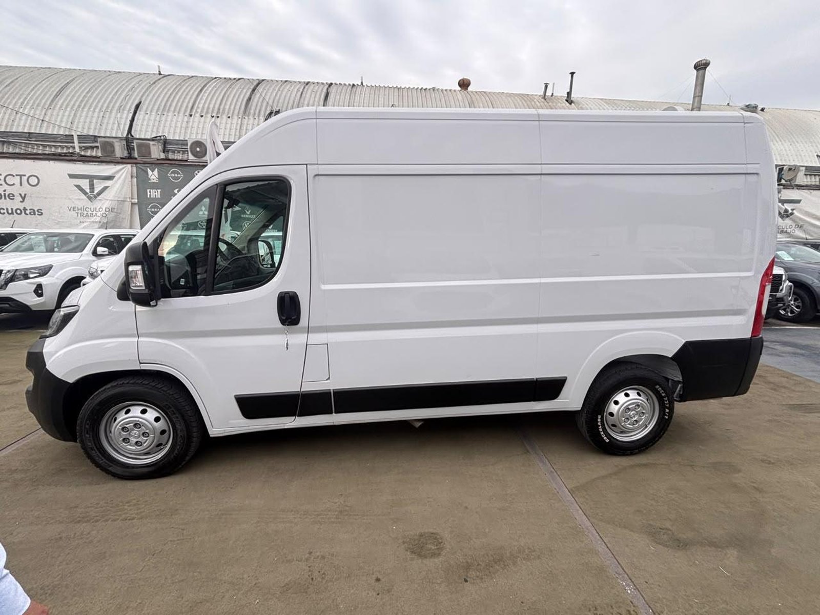 Peugeot Boxer L2H2 2.0 Diesel 2023 - Foto 5 de 10