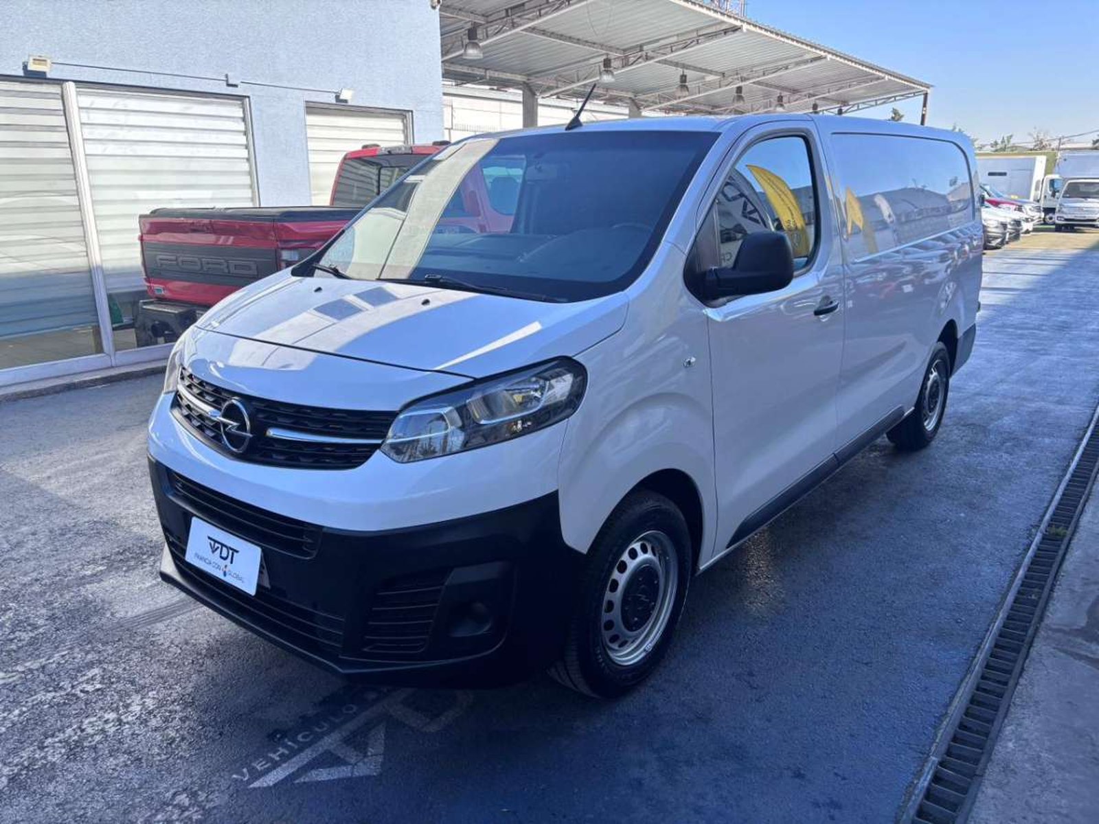 Opel VIVARO TD 150 2.0 2023 - Foto 3 de 10