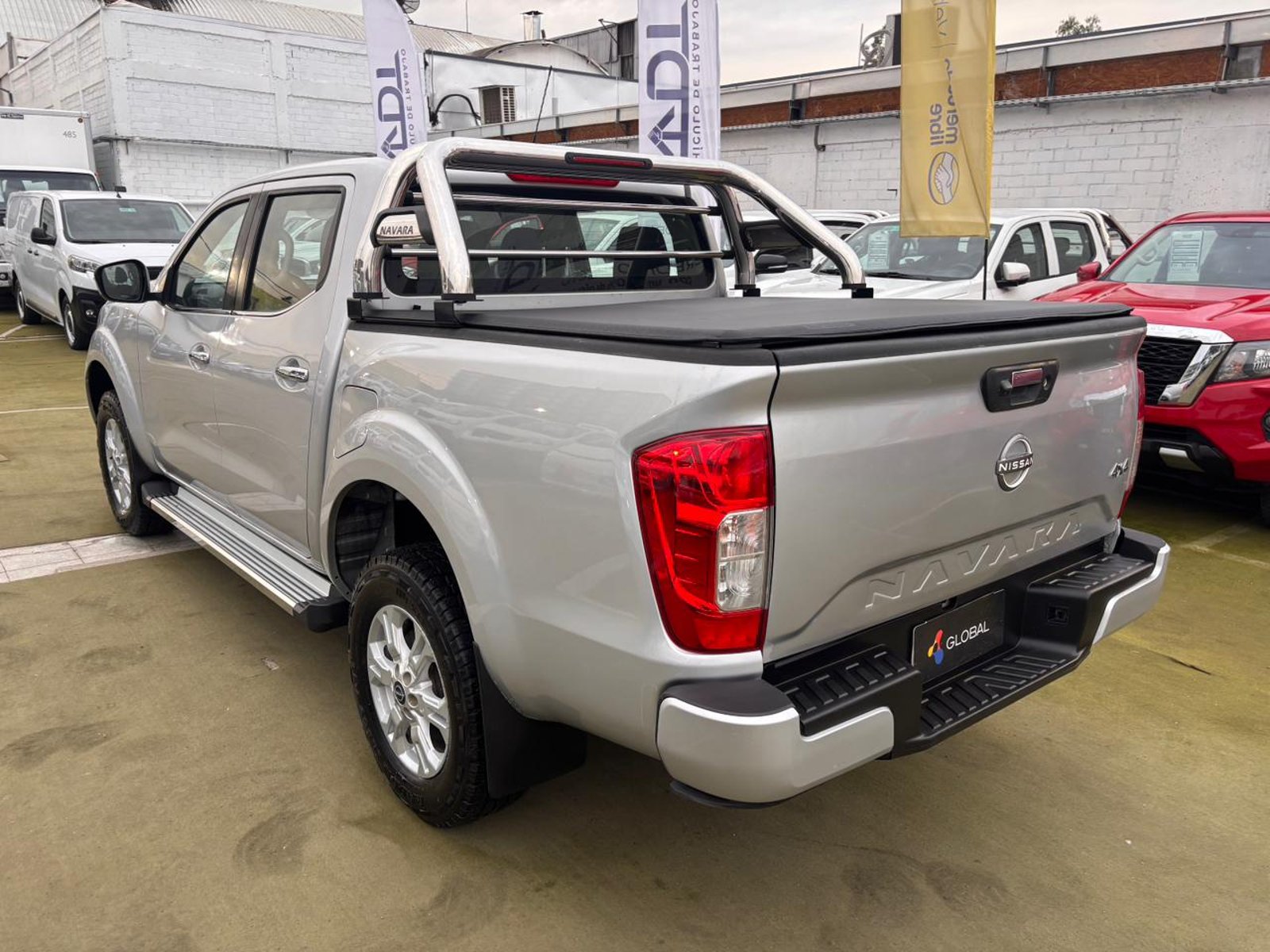 Nissan NAVARA XE 4X4 AT 2.3 DIESEL 2023 - Imagen 6 de 10