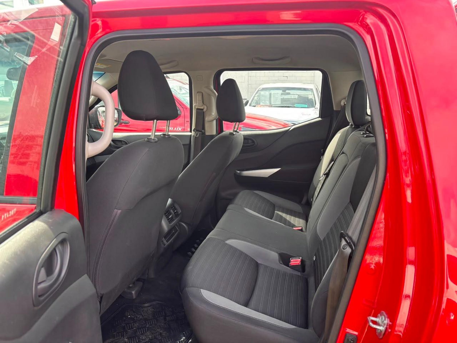 Nissan NAVARA XE 4X2 2.3 DIESEL 2024 - Imagen 9 de 10