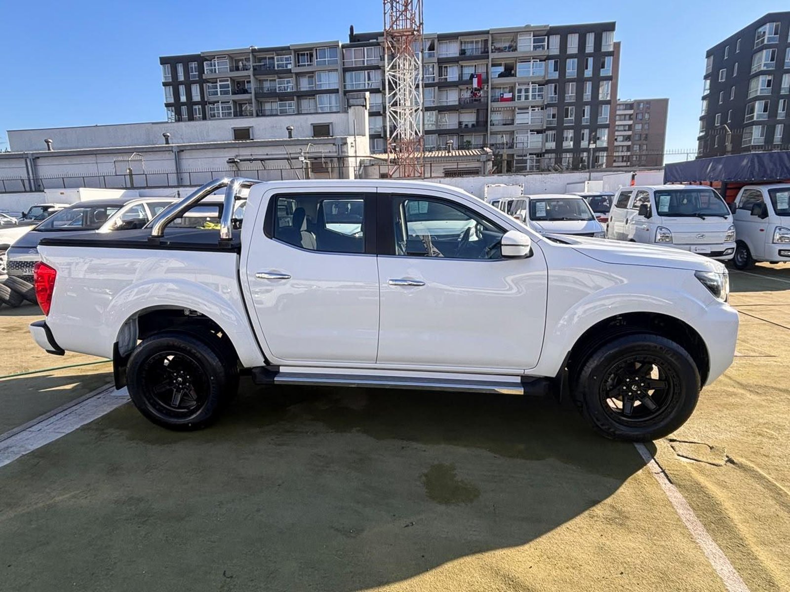 Nissan NAVARA D CAB 2.3 xe 4x2 2023 - Foto 4 de 10
