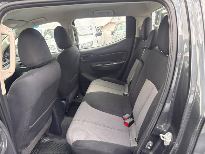 Mitsubishi L200 2.4 KATANA CRT DIESEL DOB. CAB. 4X4 MT 4P 2023 - Imagen 9 de 10