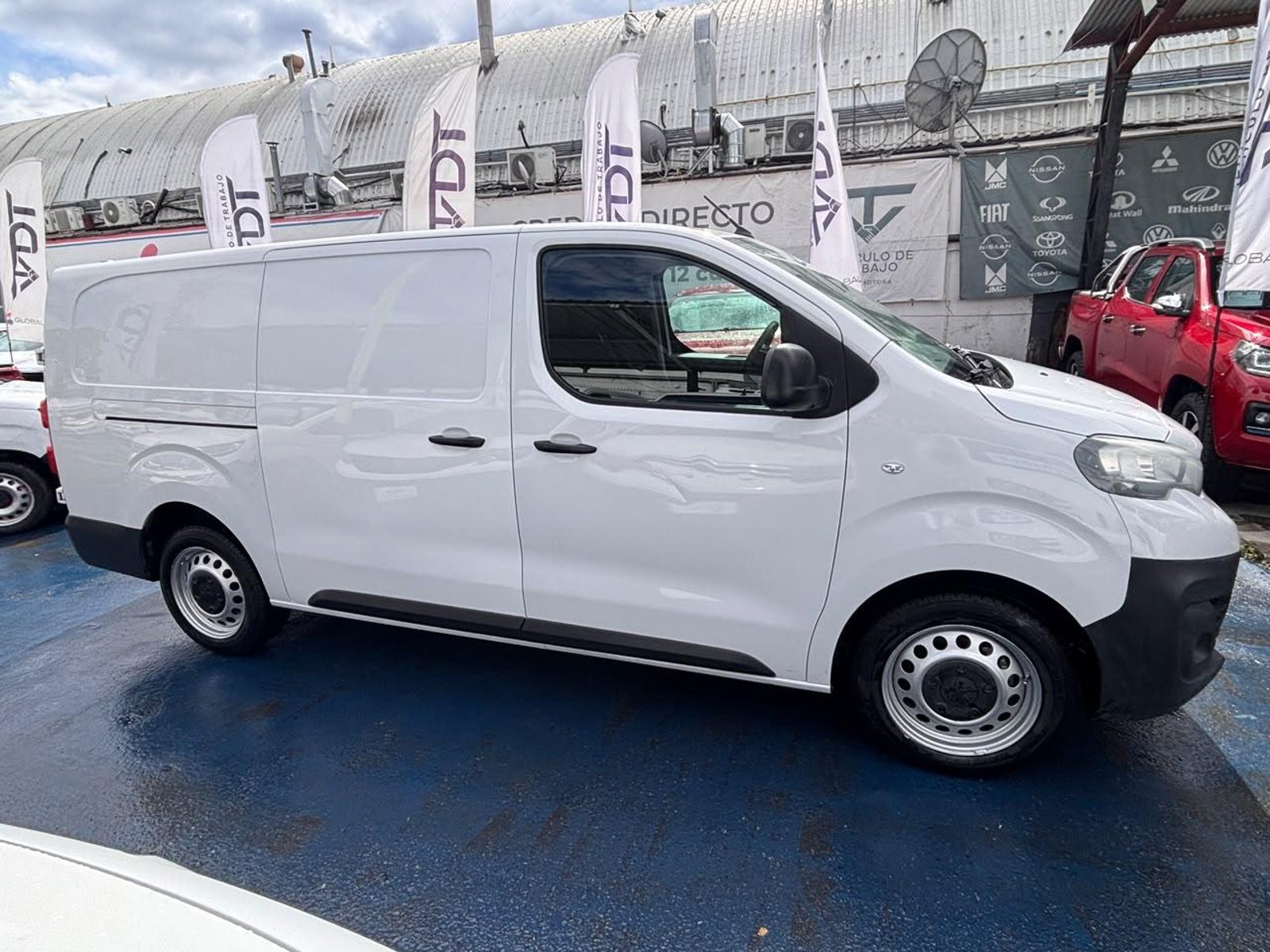 Peugeot EXPERT Premium Long 2.0 HDi 2023 - Foto 4 de 10