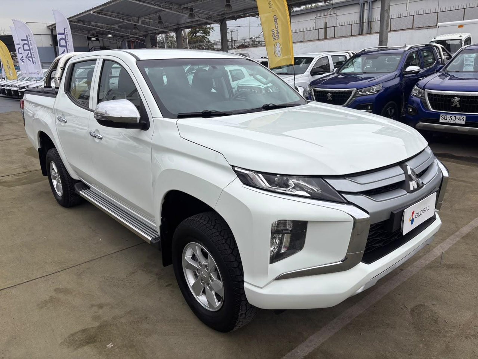 Mitsubishi L200 Katana 2.4 4x4 MT 2023 - Foto 3 de 10