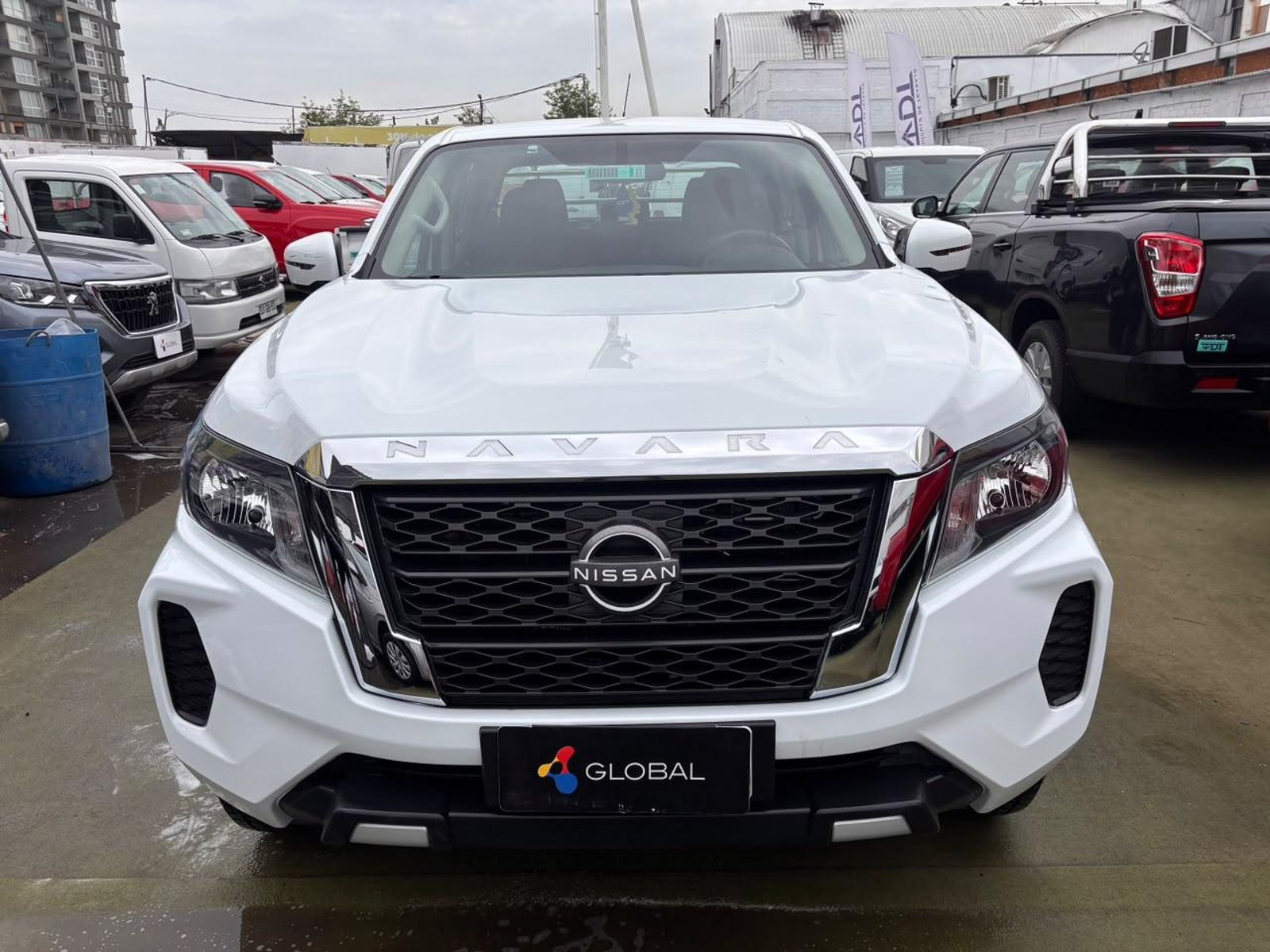 Nissan NAVARA D CAB 2.3 xe 4x2 2024 - Foto 2 de 10