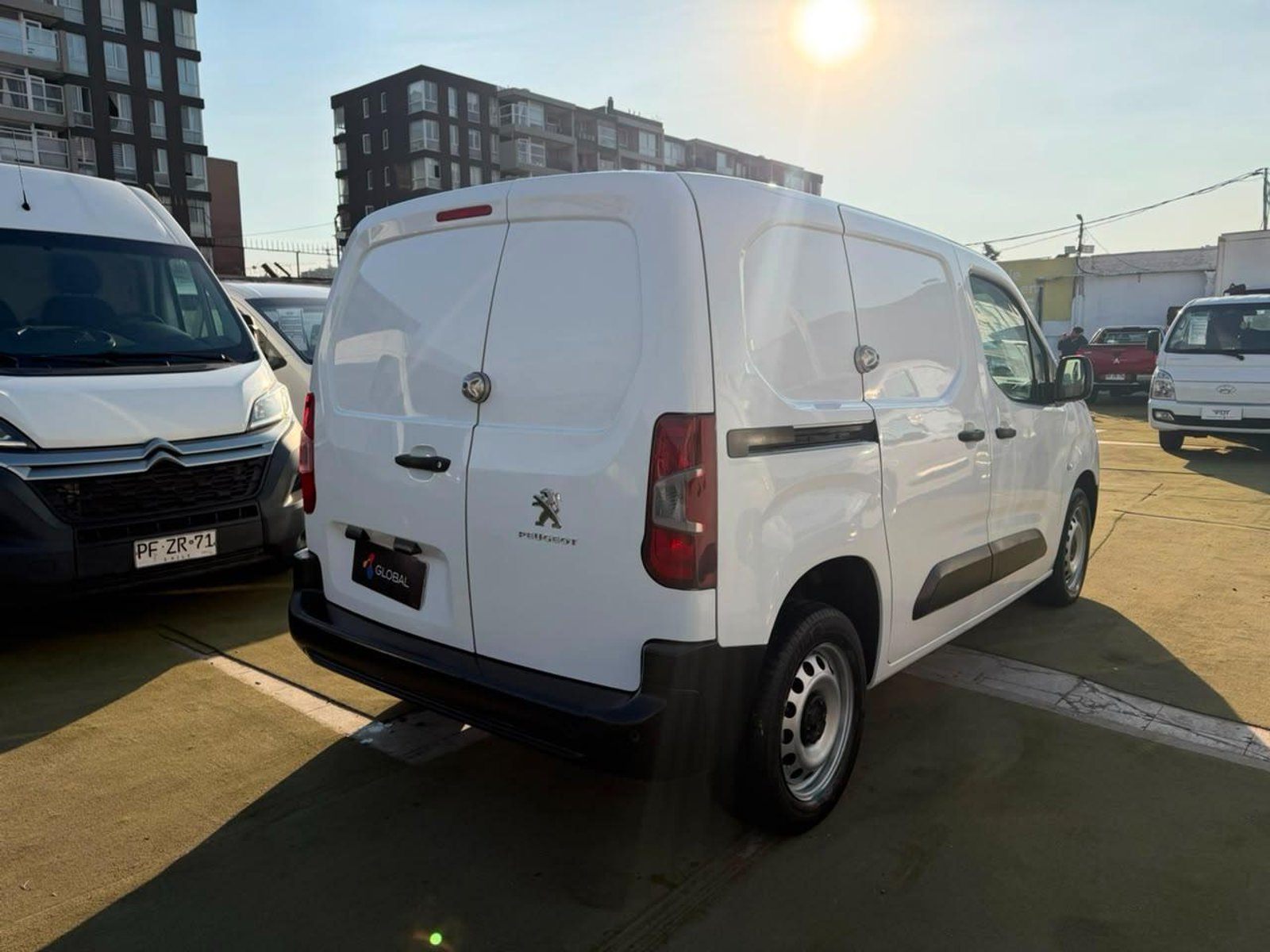 Peugeot PARTNER HDI 92 L1 1.6 2021 - Imagen 8 de 10