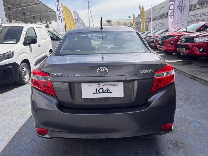 Toyota YARIS Sedan XLI 1.5 MT 2014 - Imagen 7 de 10