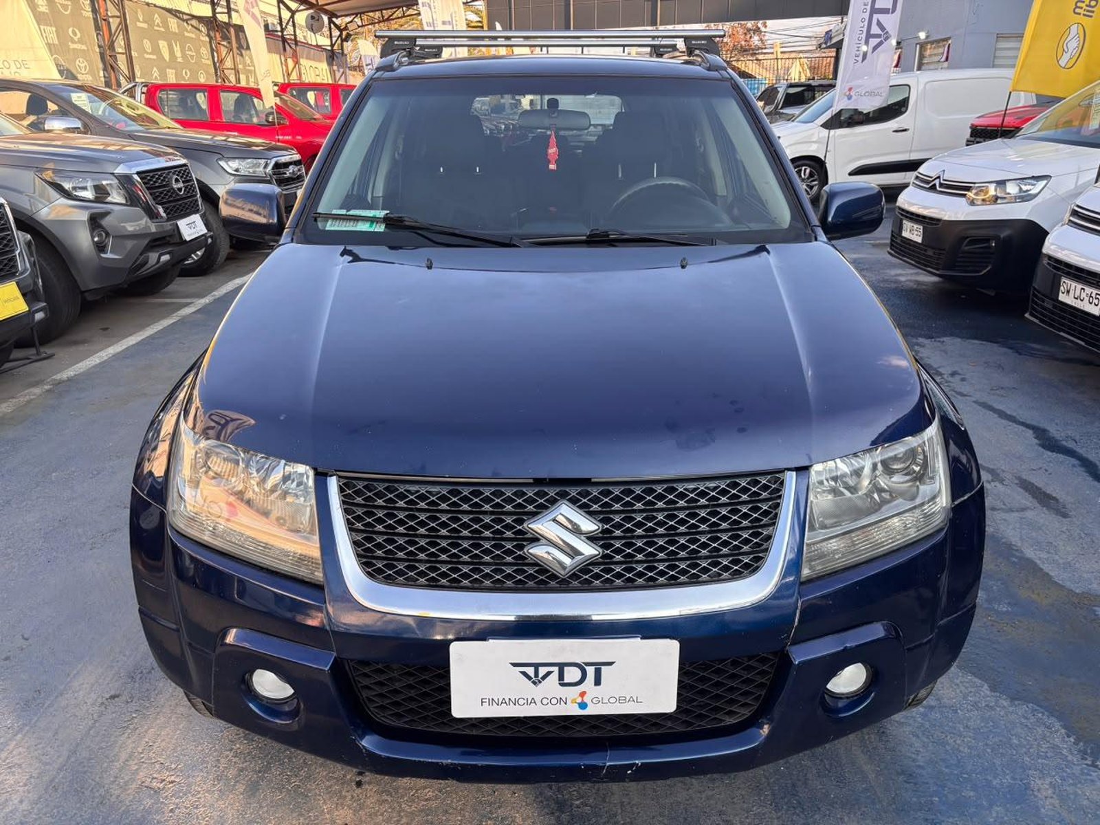 Suzuki GRAND NOMADE GLX 2.0 2011 - Foto 2 de 10