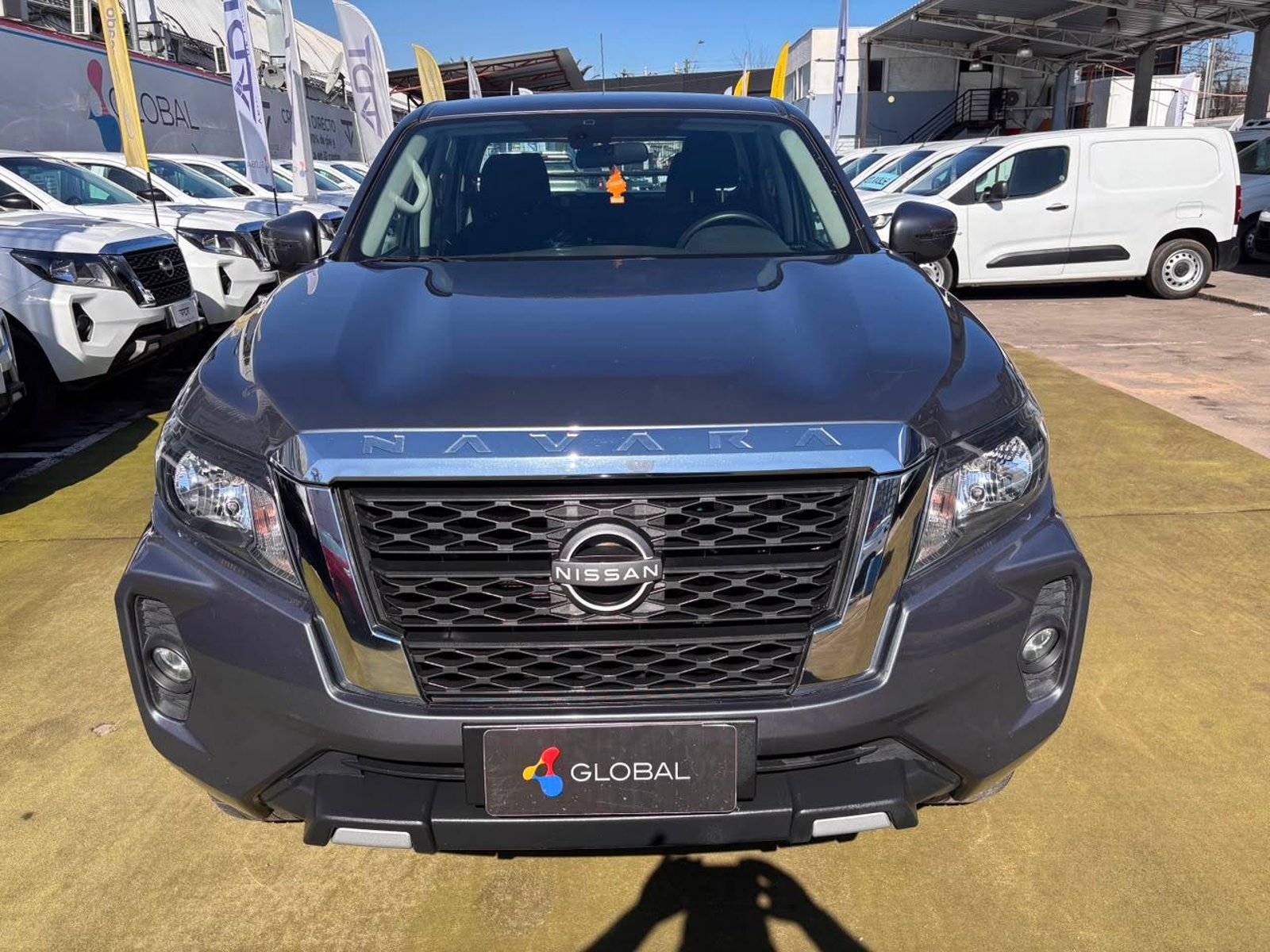 Nissan NAVARA XE 4X2 2.3 DIESEL 2024 - Foto 2 de 10