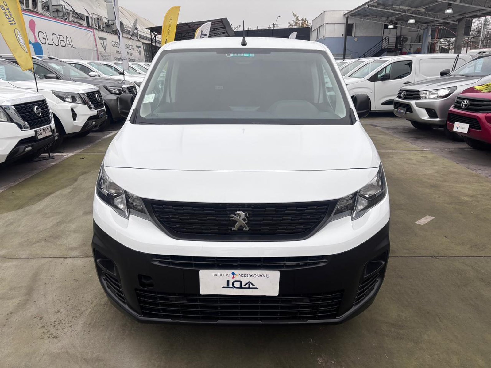 Peugeot PARTNER 2023 - Foto 2 de 10