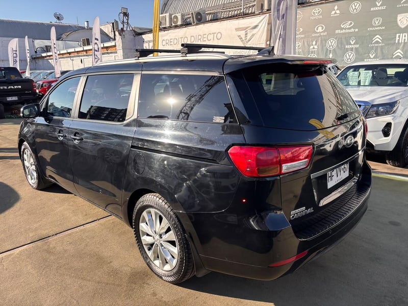 Kia Grand Carnival GLS 3.3 V6 2015 - Imagen 6 de 10