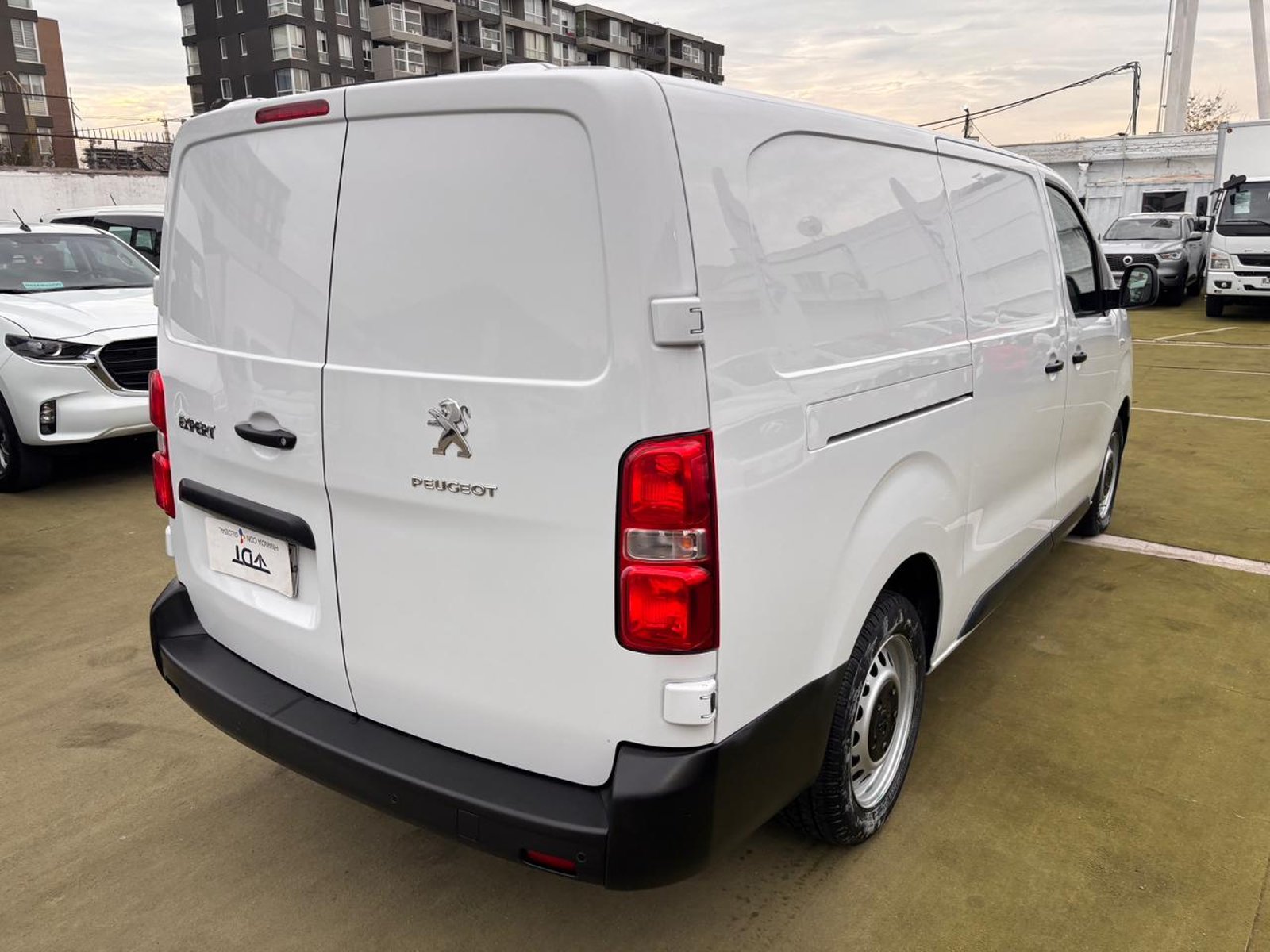 Peugeot EXPERT Premium Long 2.0 HDi 2023 - Imagen 8 de 10