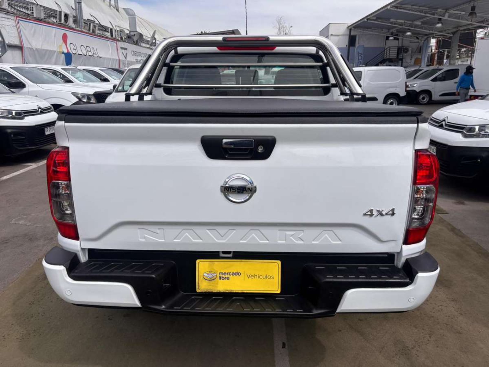 Nissan NAVARA D CAB MT 4X4 2.3 2023 - Imagen 7 de 10