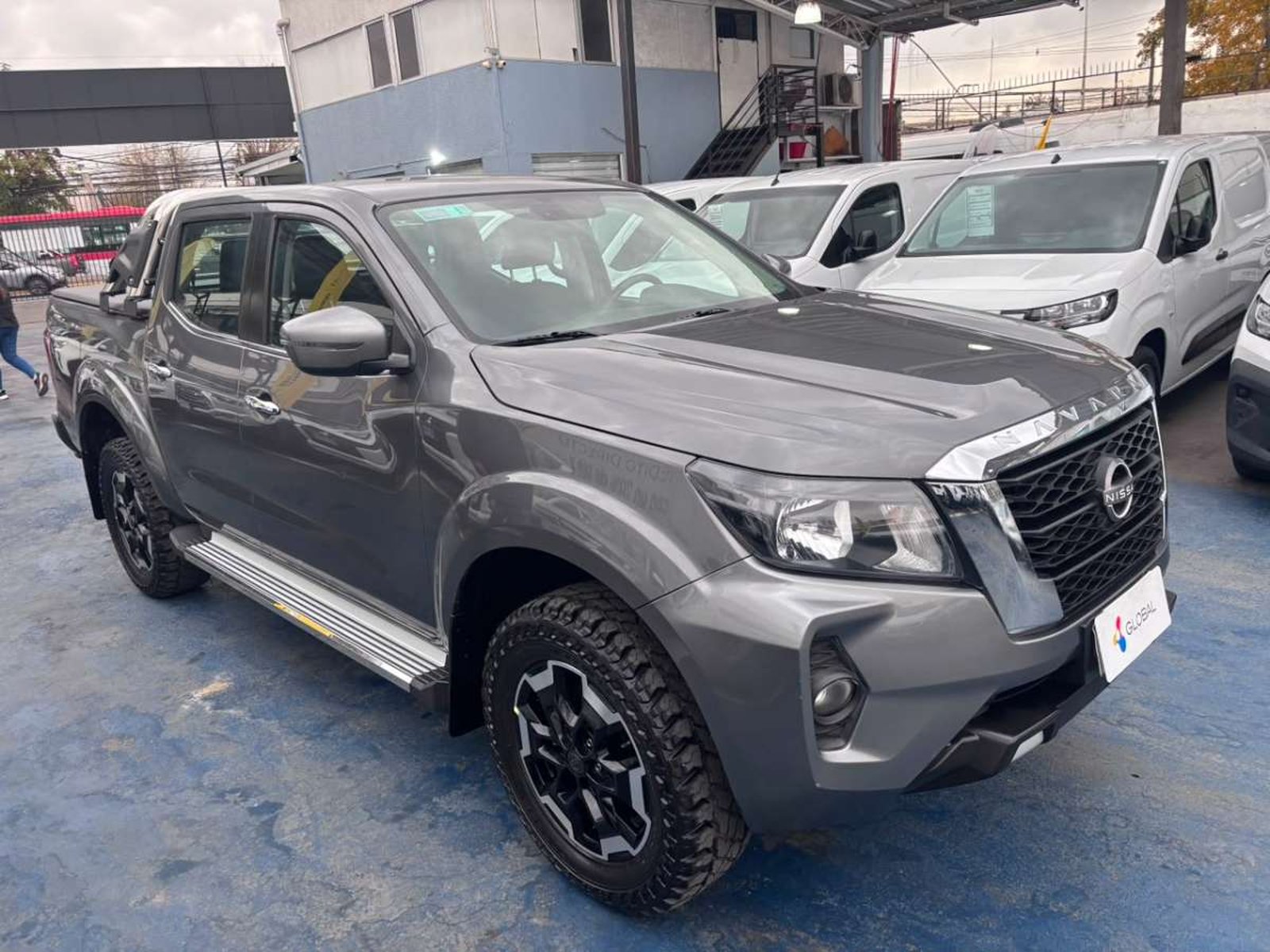 Nissan NAVARA D CAB MT 4X4 2.3 xe 4x4 2023 - Foto 3 de 10