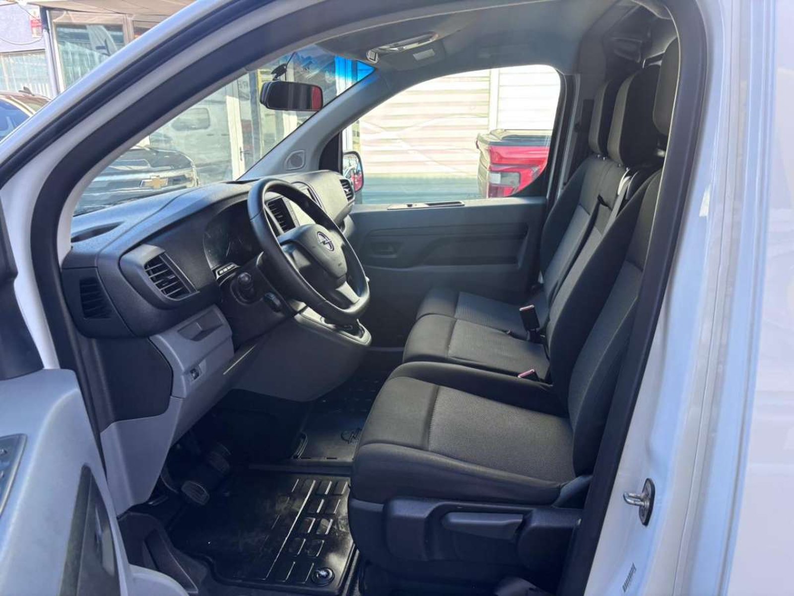 Opel VIVARO TD 150 2.0 2023 - Imagen 10 de 10