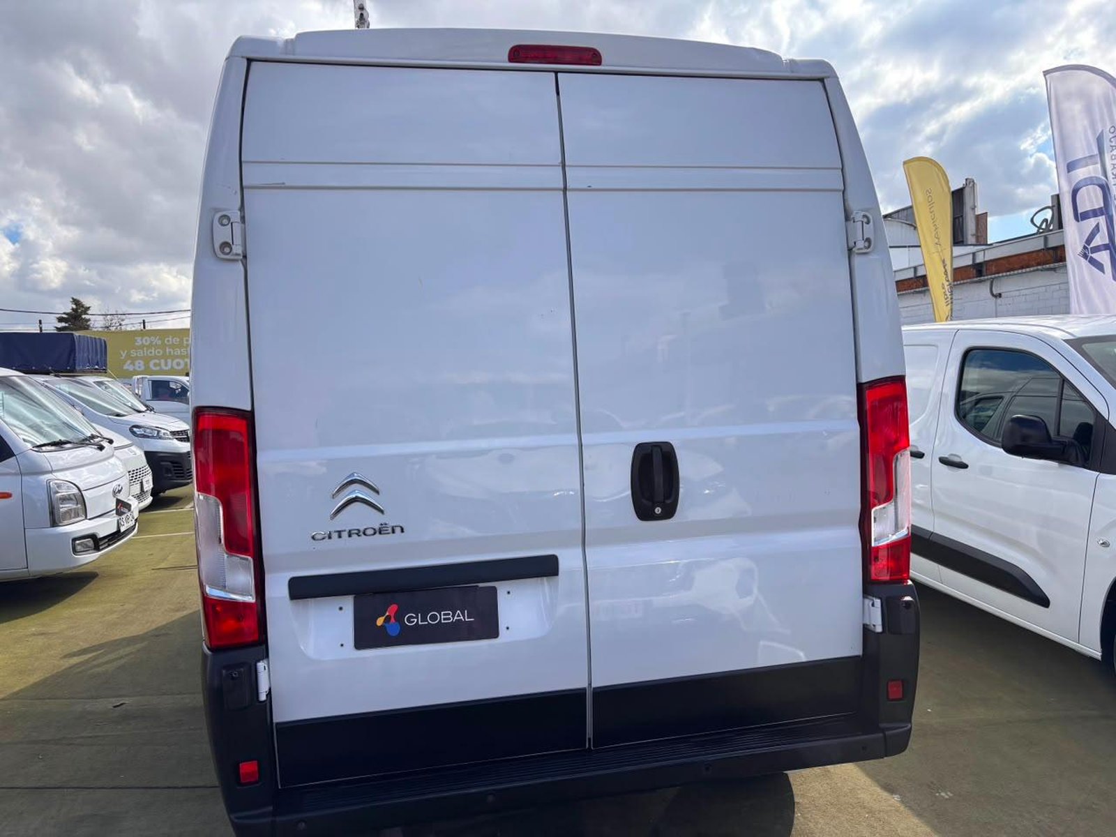 Citroën Jumper L3H2 2.0 Diesel 2023 - Imagen 7 de 10