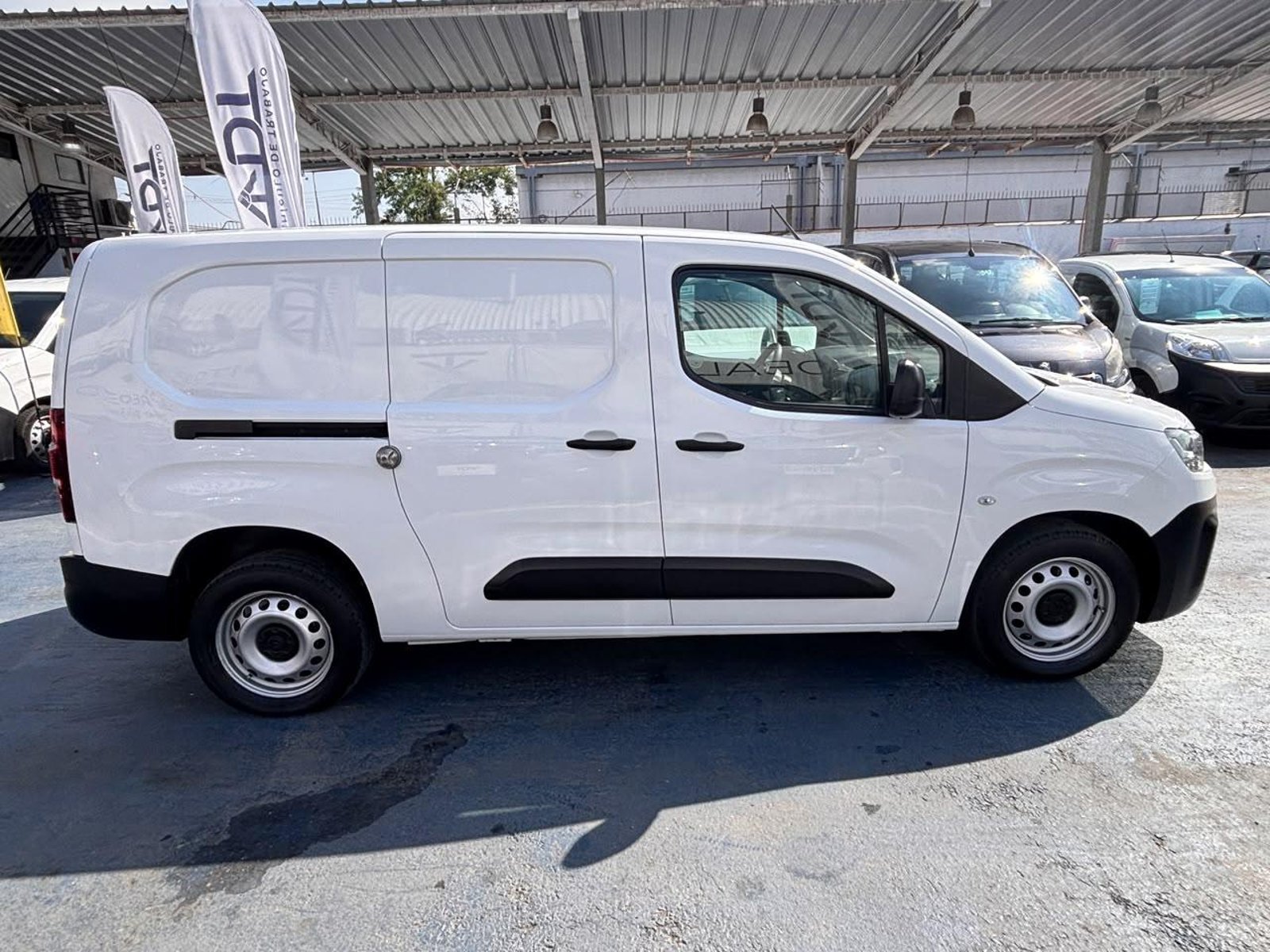 Citroën Berlingo XL 1.6 Diesel 2021 - Foto 4 de 10