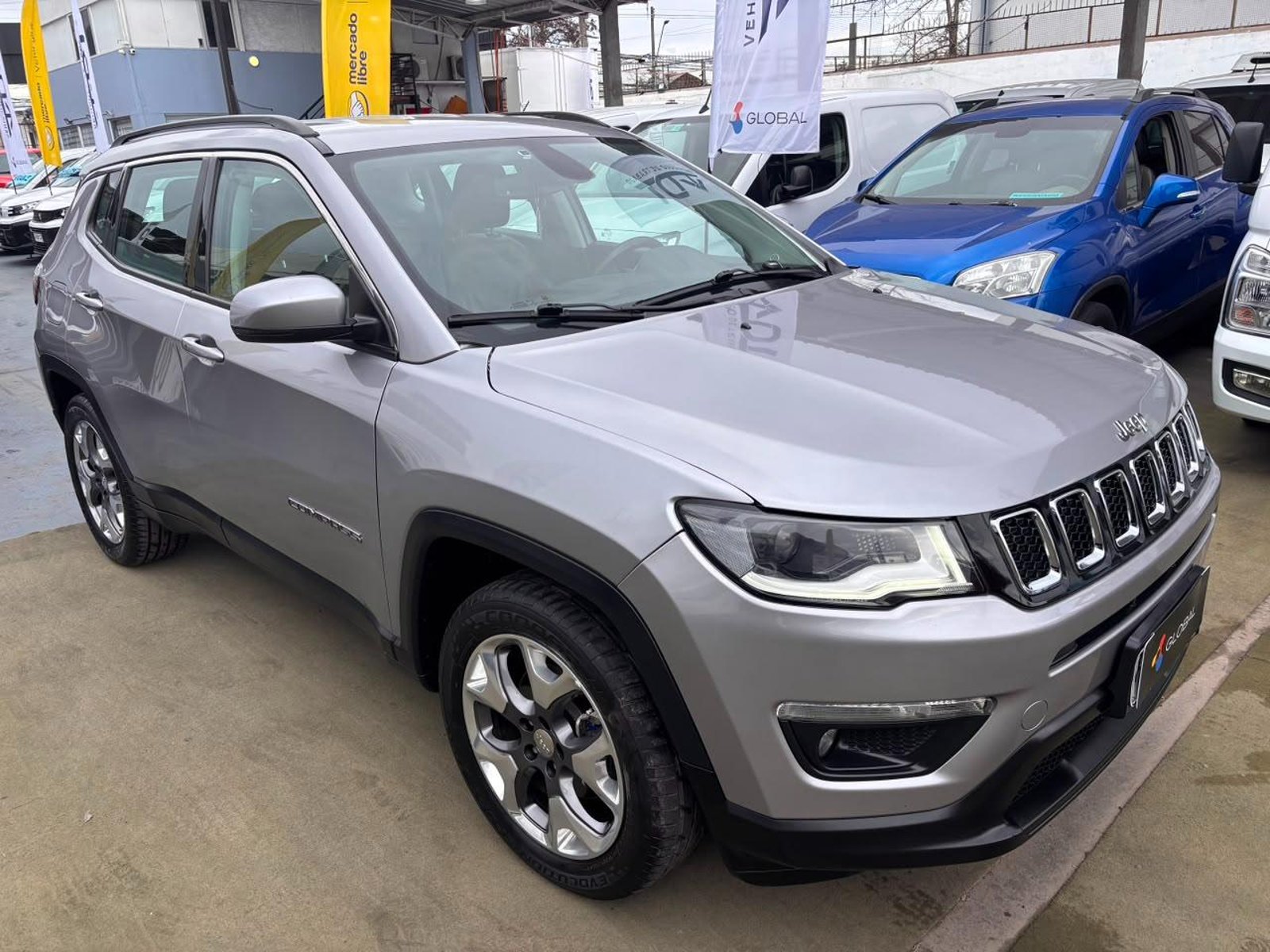 Jeep COMPASS Longitude 2.4 AT 4x2 2021 - Foto 3 de 10