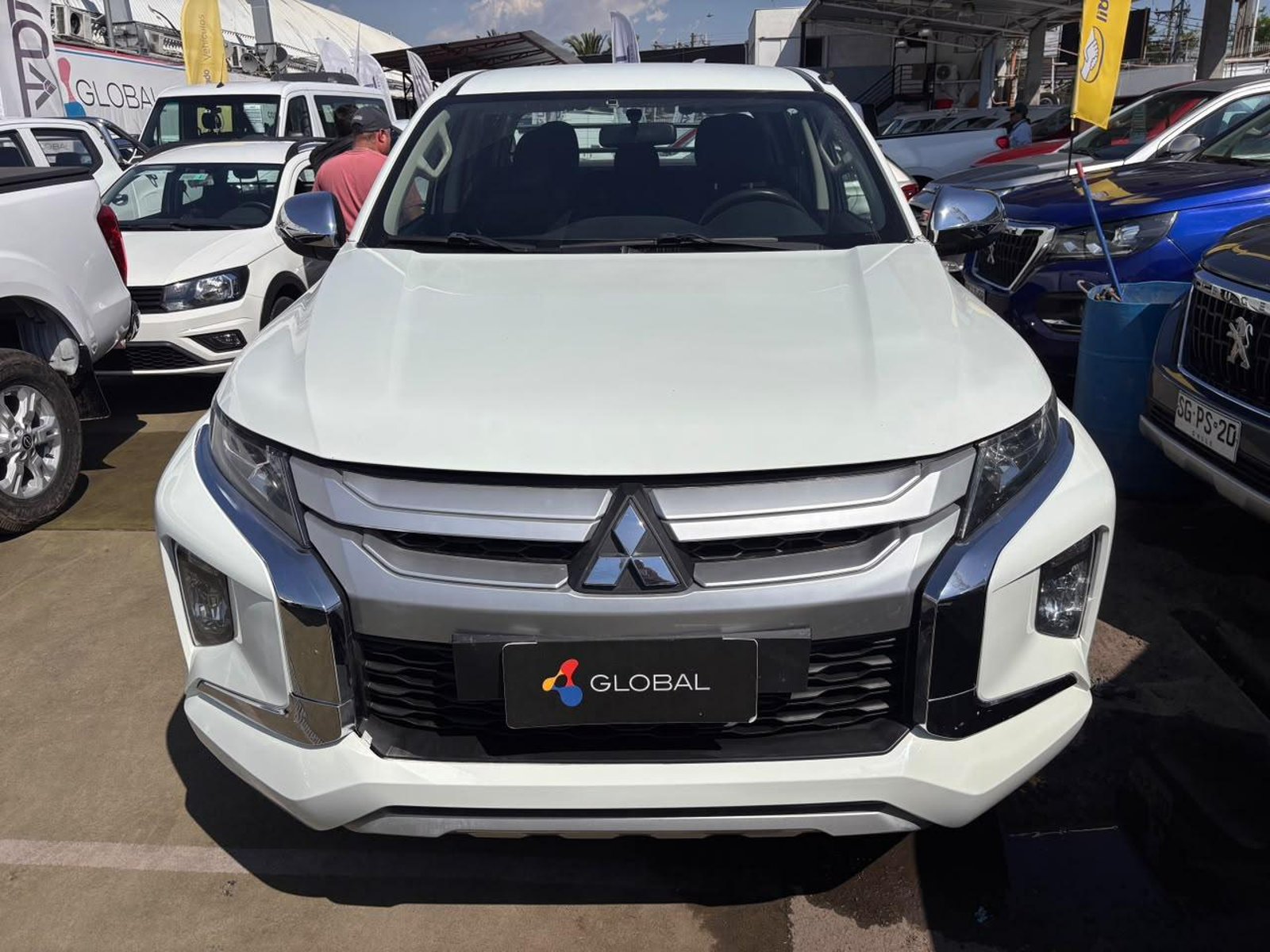 Mitsubishi L200 KATANA CR 2.4 Diesel 2022 - Foto 2 de 10
