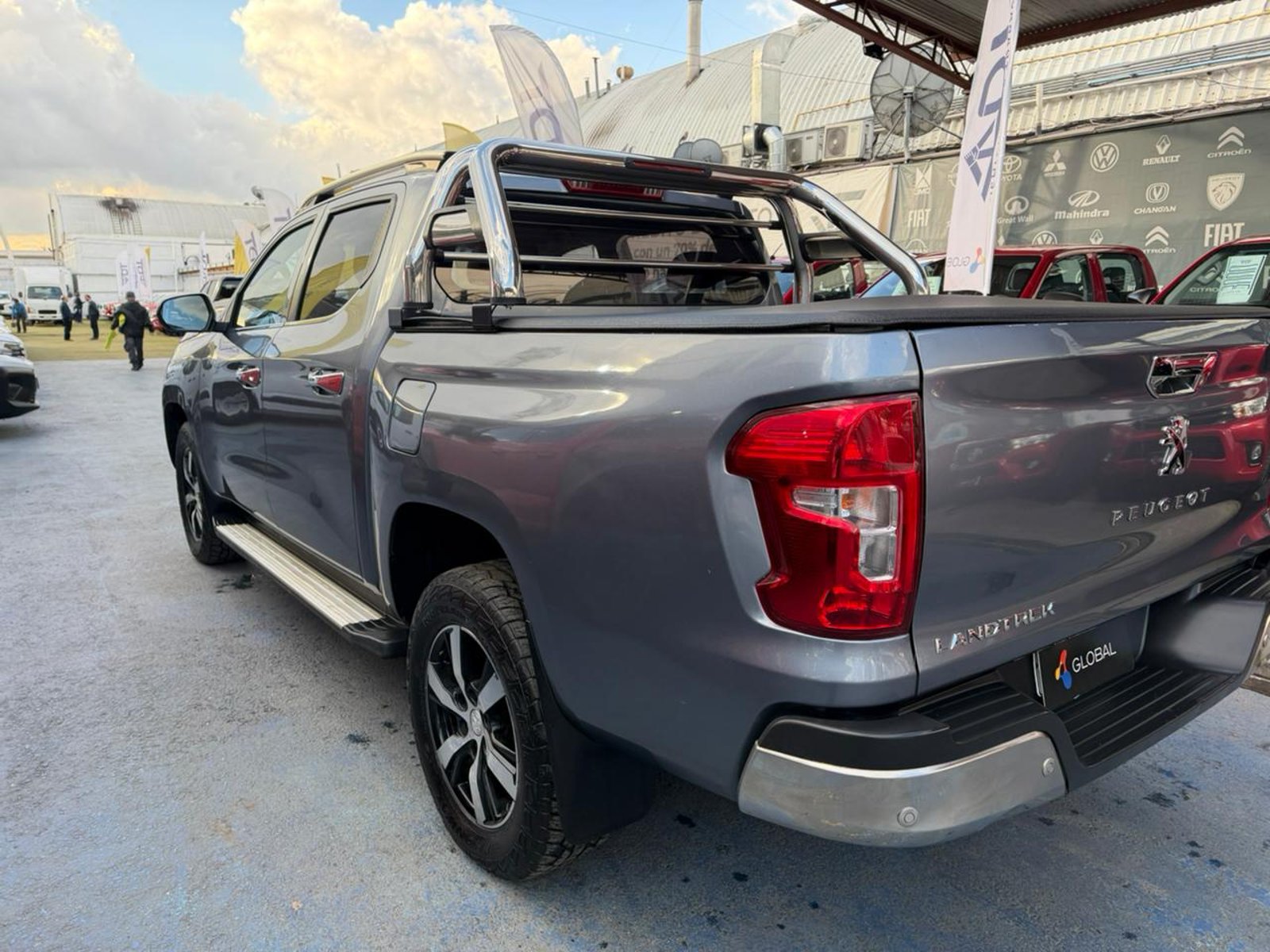 Peugeot LANDTREK Allure 1.9 4x4 MT 2023 - Imagen 6 de 10