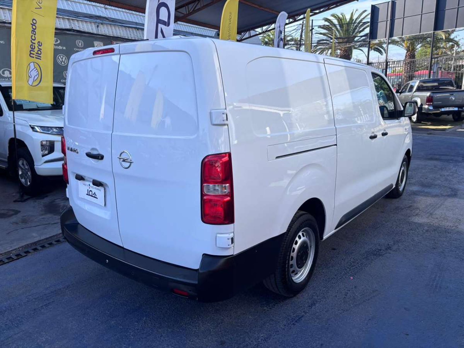 Opel VIVARO TD 150 2.0 2023 - Imagen 8 de 10