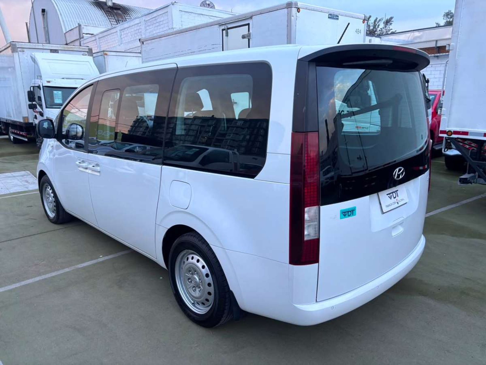 Hyundai STARIA US4 CRDI 2.2 AUT 2023 - Imagen 6 de 10