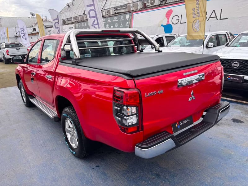 Mitsubishi L200 Katana 2.4 4x4 MT 2023 - Imagen 6 de 10