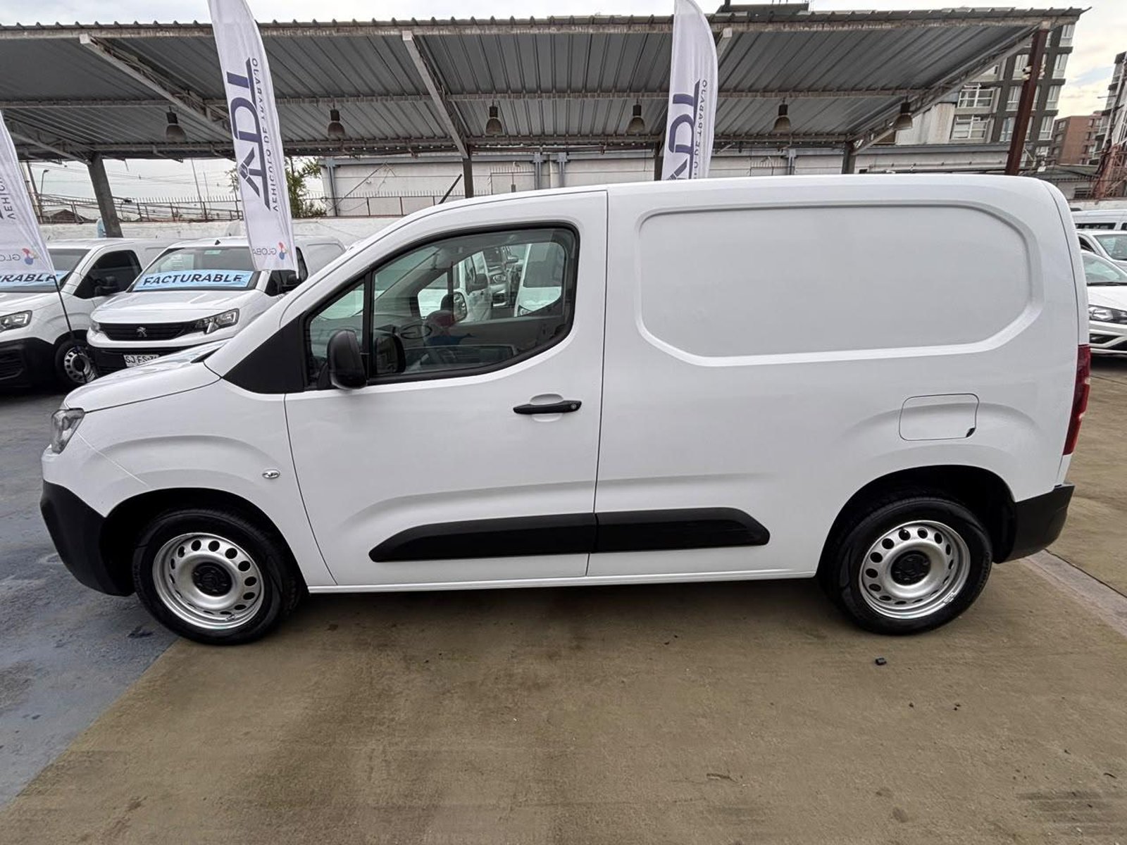 Citroën BERLINGO K9 1.6 2023 - Foto 5 de 10