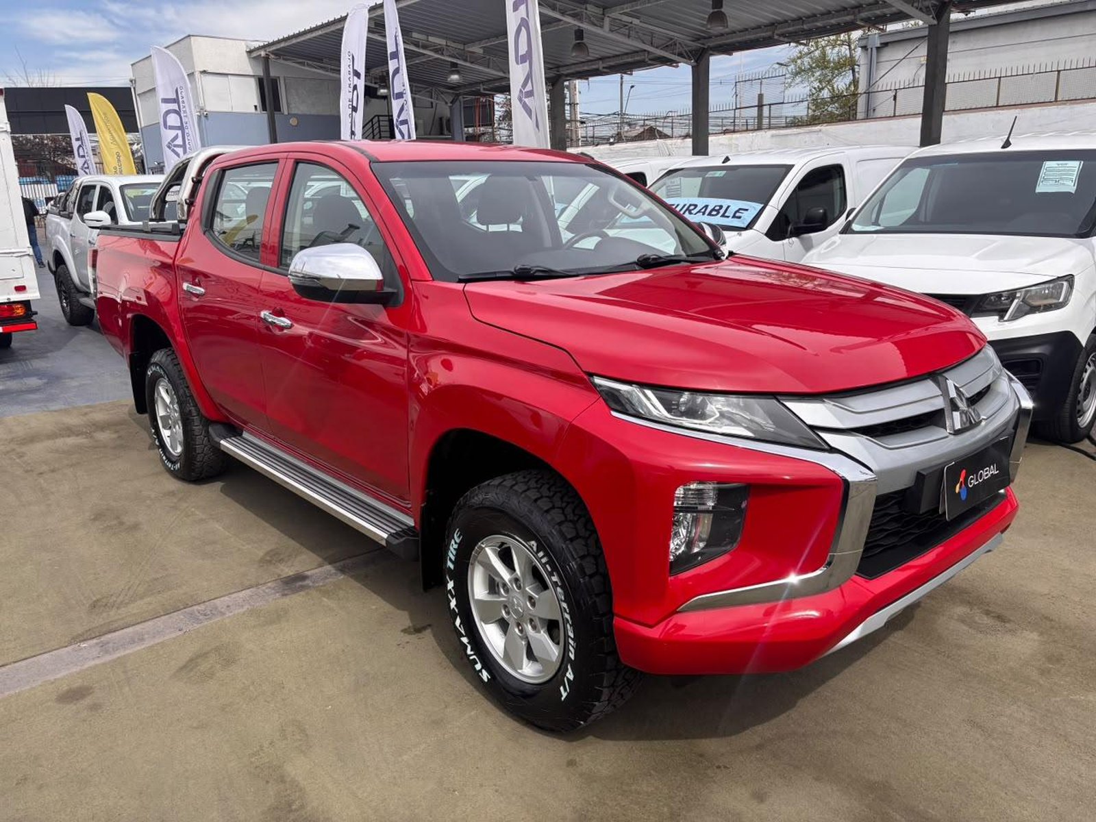 Mitsubishi L200 Katana 2.4 4x4 MT 2022 - Foto 3 de 10