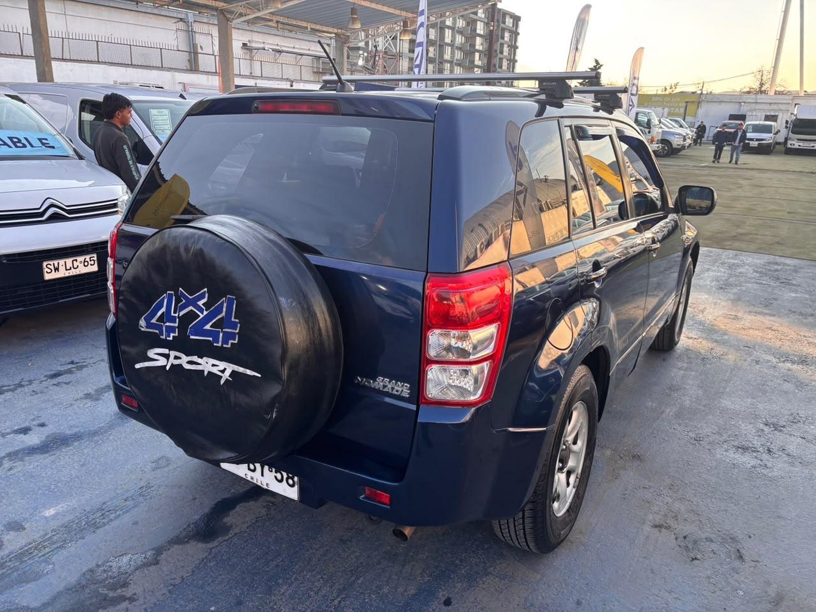Suzuki GRAND NOMADE GLX 2.0 2011 - Imagen 8 de 10