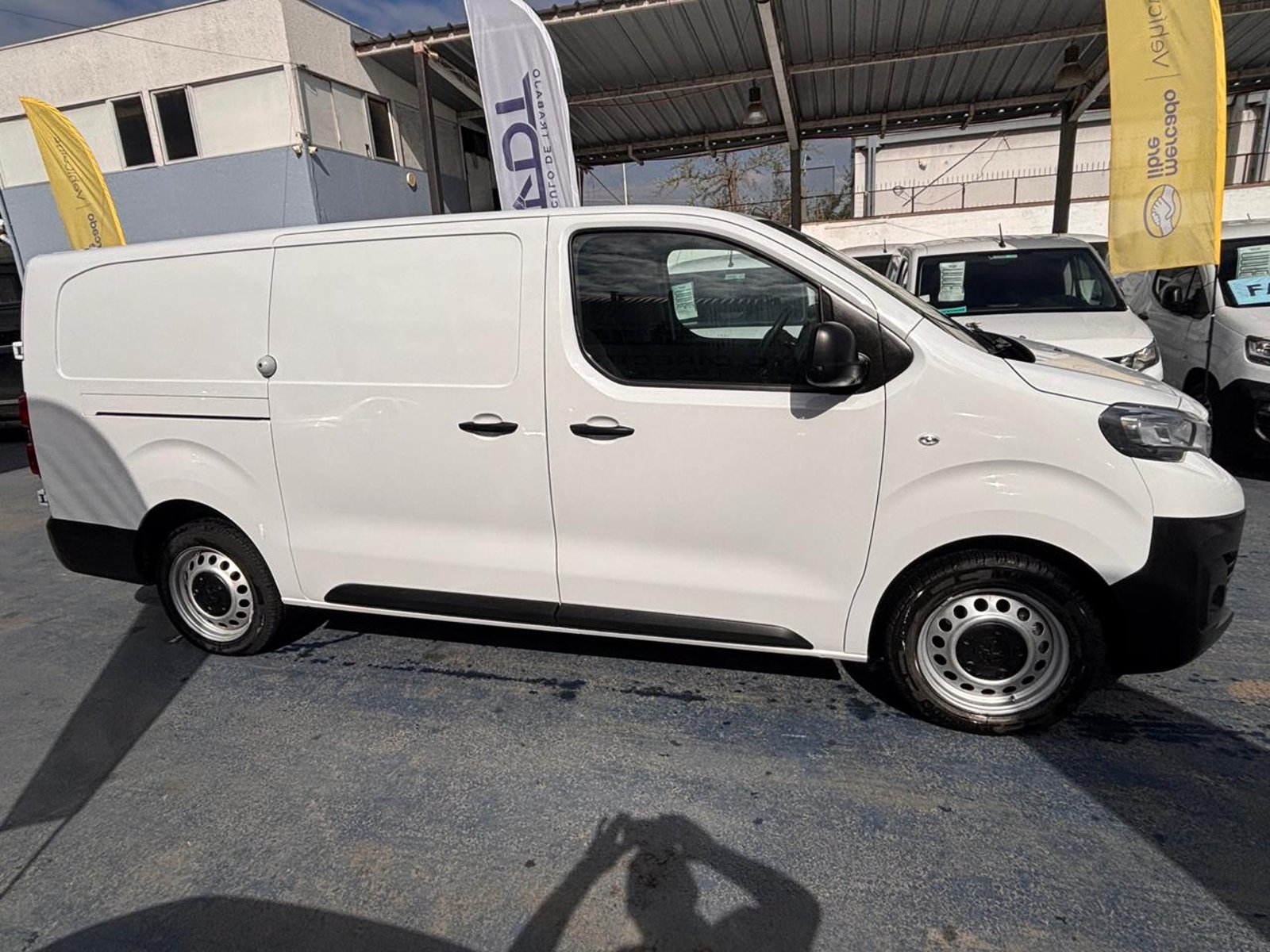 Peugeot EXPERT Premium Long 2.0 HDi 2024 - Foto 4 de 10